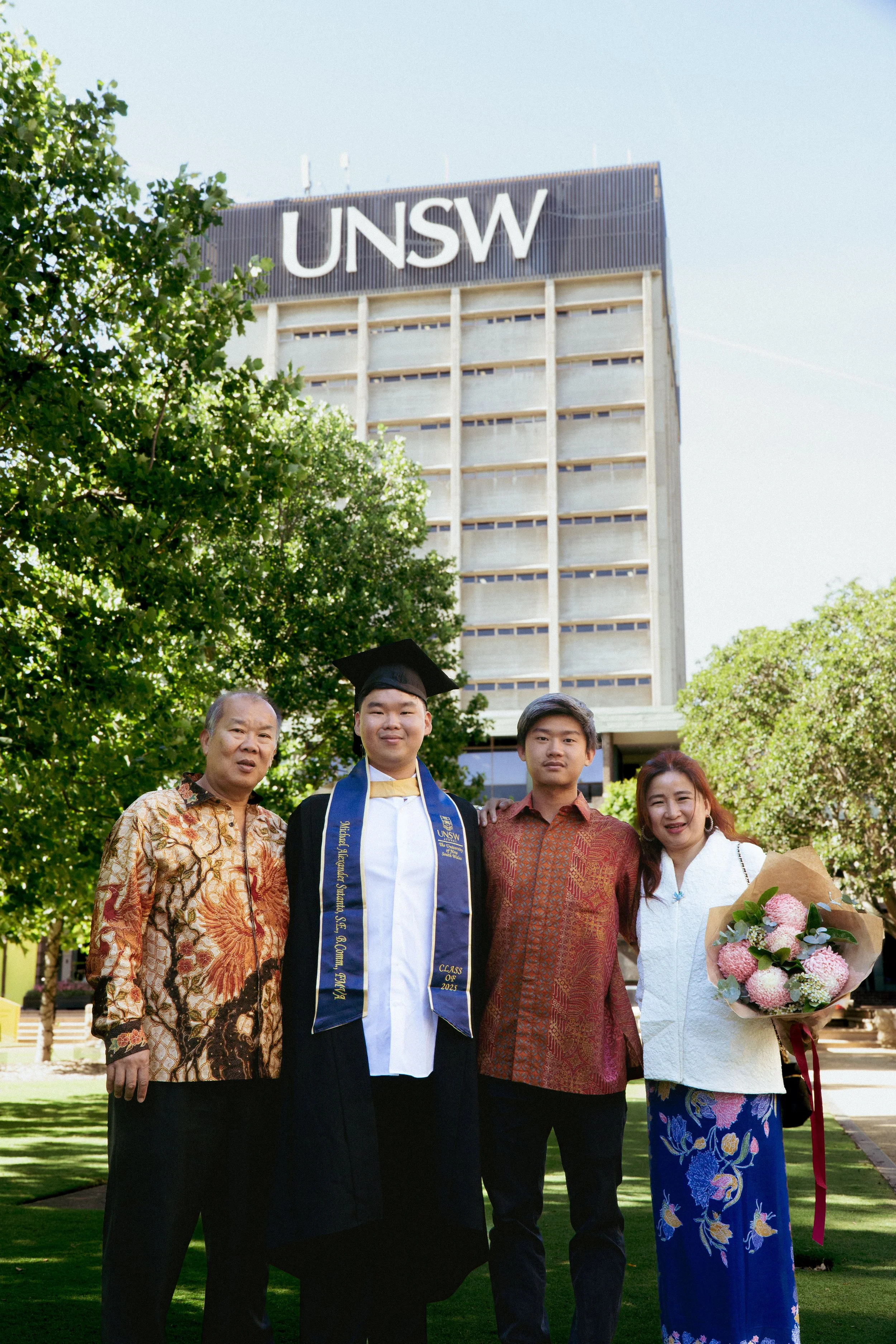 unsw-graduation-portrait-photography-library-lawn-michael-family-nathanael-jason.jpg