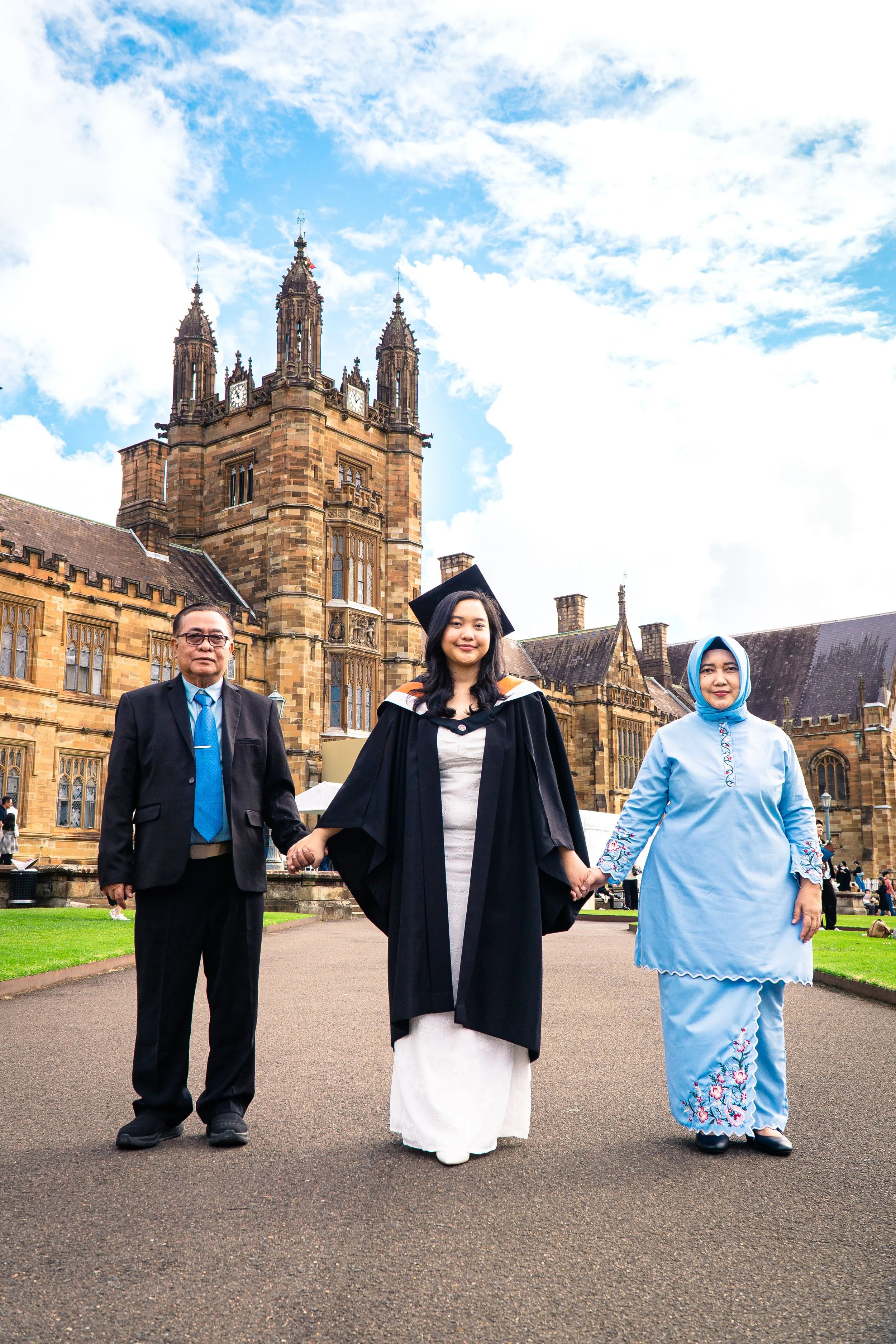 usyd-graduation-portrait-photography-quad-lawn-nabila-family-nathanael-jason.jpg