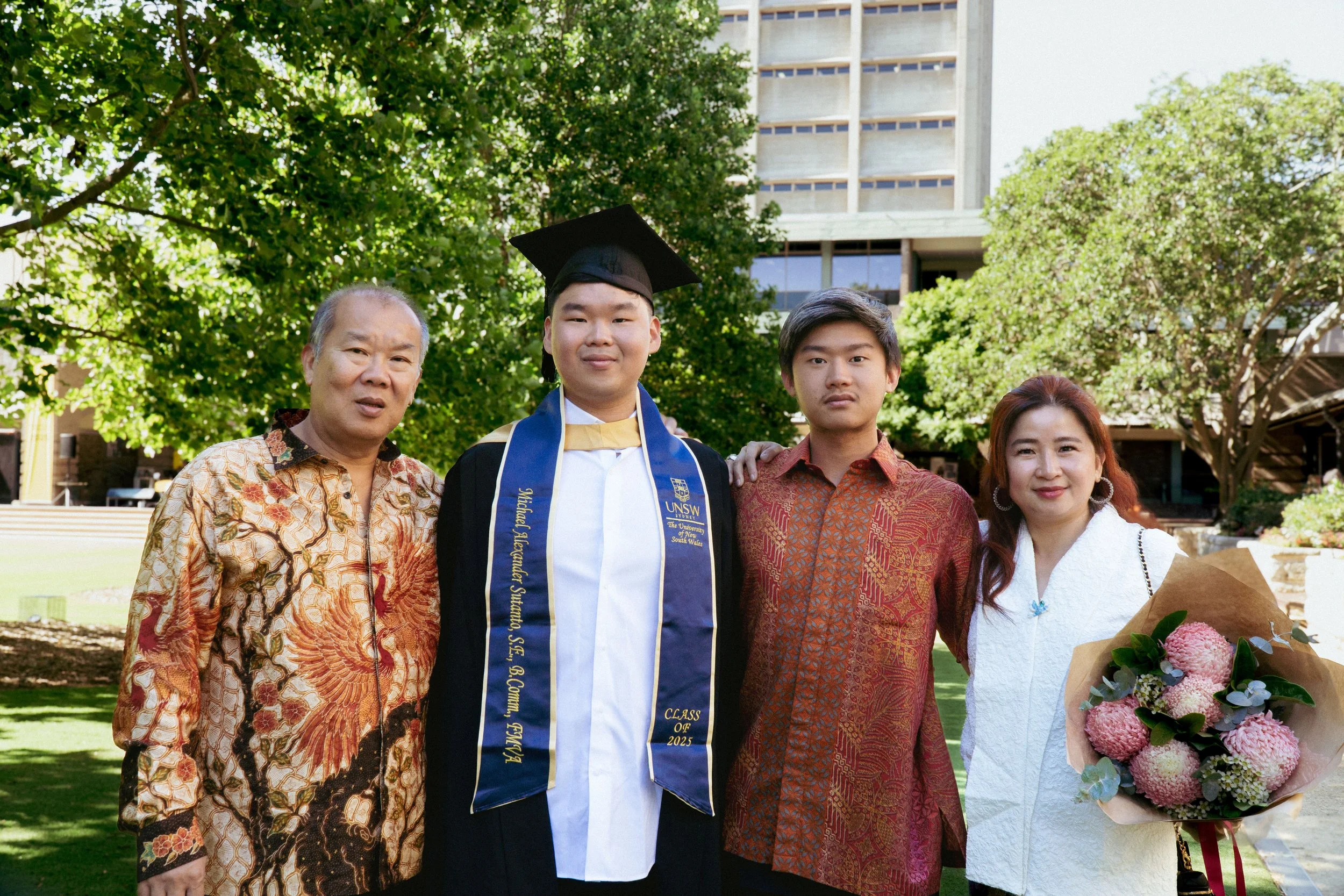 unsw-graduation-portrait-photography-library-lawn-michael-family-landscape-nathanael-jason.jpg