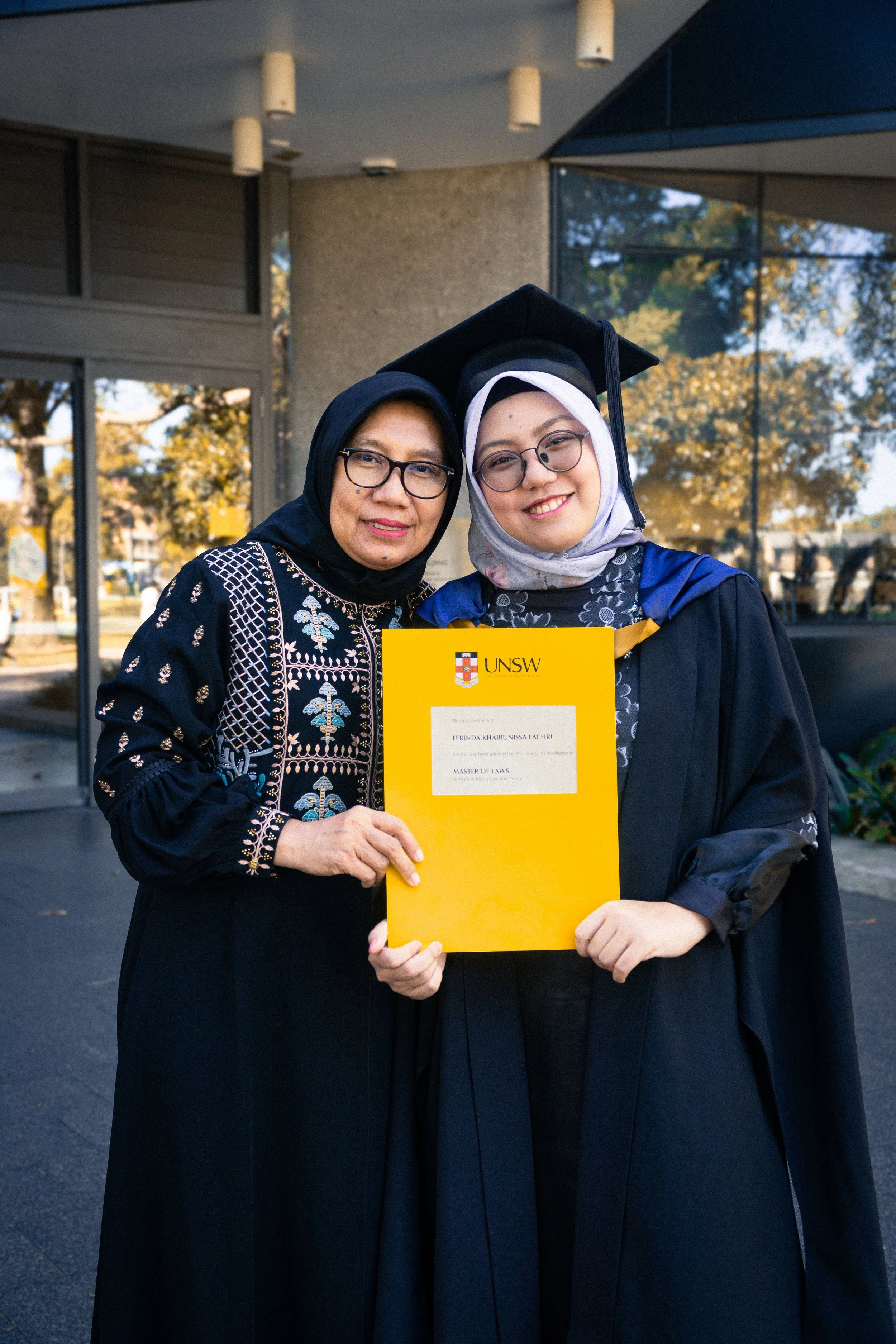 unsw-graduation-portrait-photography-law-library-ferinda-mother-nathanael-jason.jpg