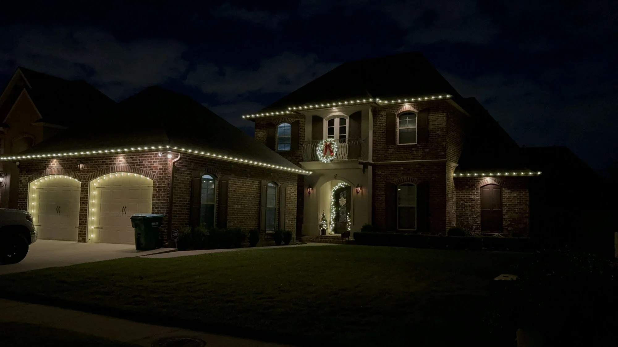 warm-white-christmas-lights-brick-home-roofline.jpg