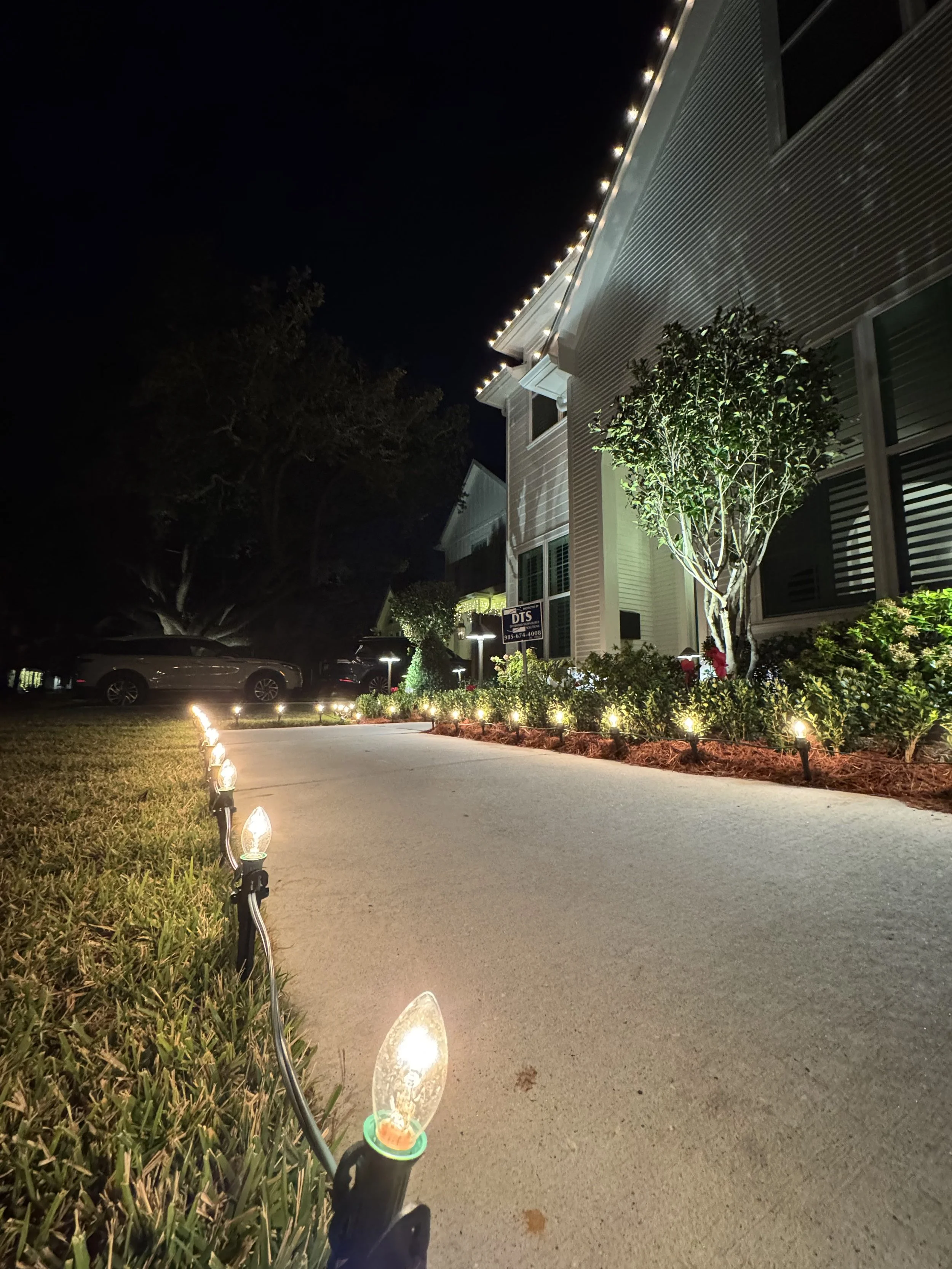 warm-white-christmas-lights-roofline-and-driveway-stakes.jpg