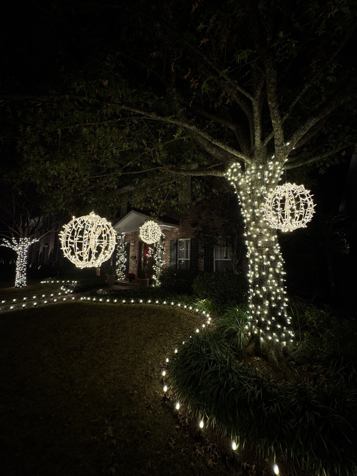 white-christmas-lights-tree-and-hanging-spheres.jpg