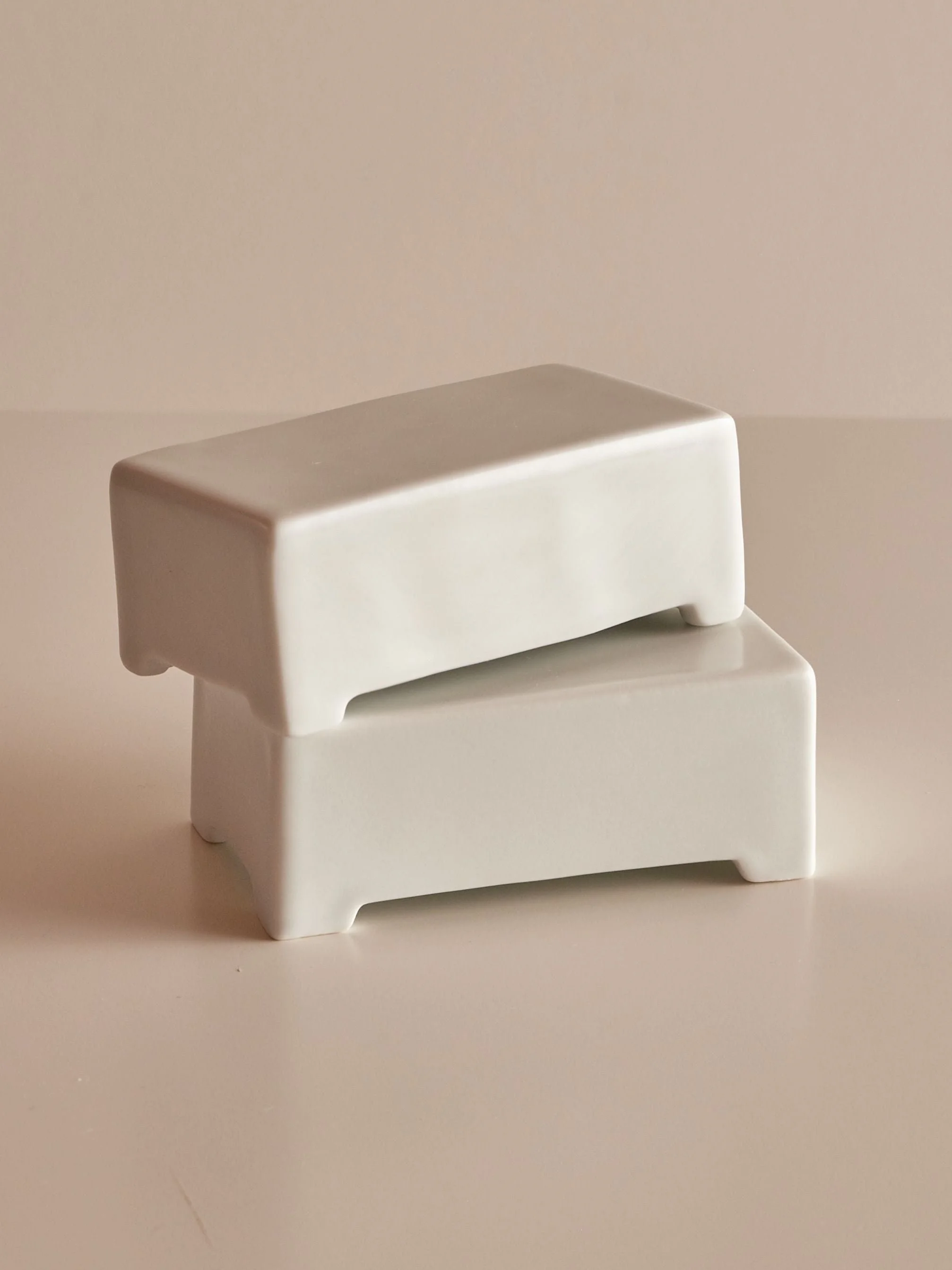 RECTANGULAR RAISED PLATE
