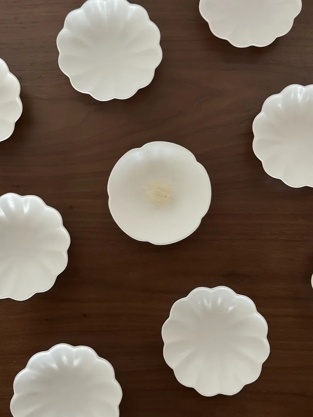 FLOWER MATT WHITE PLATE