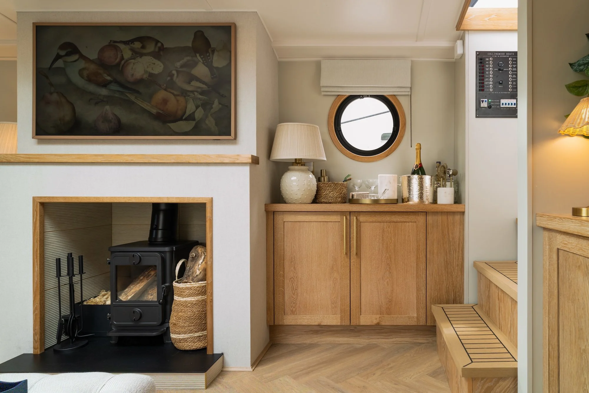 7.Beresford_Butler_Interiors_Houseboat_St_Katherine_Dcock_Turnkey_interiors.jpg