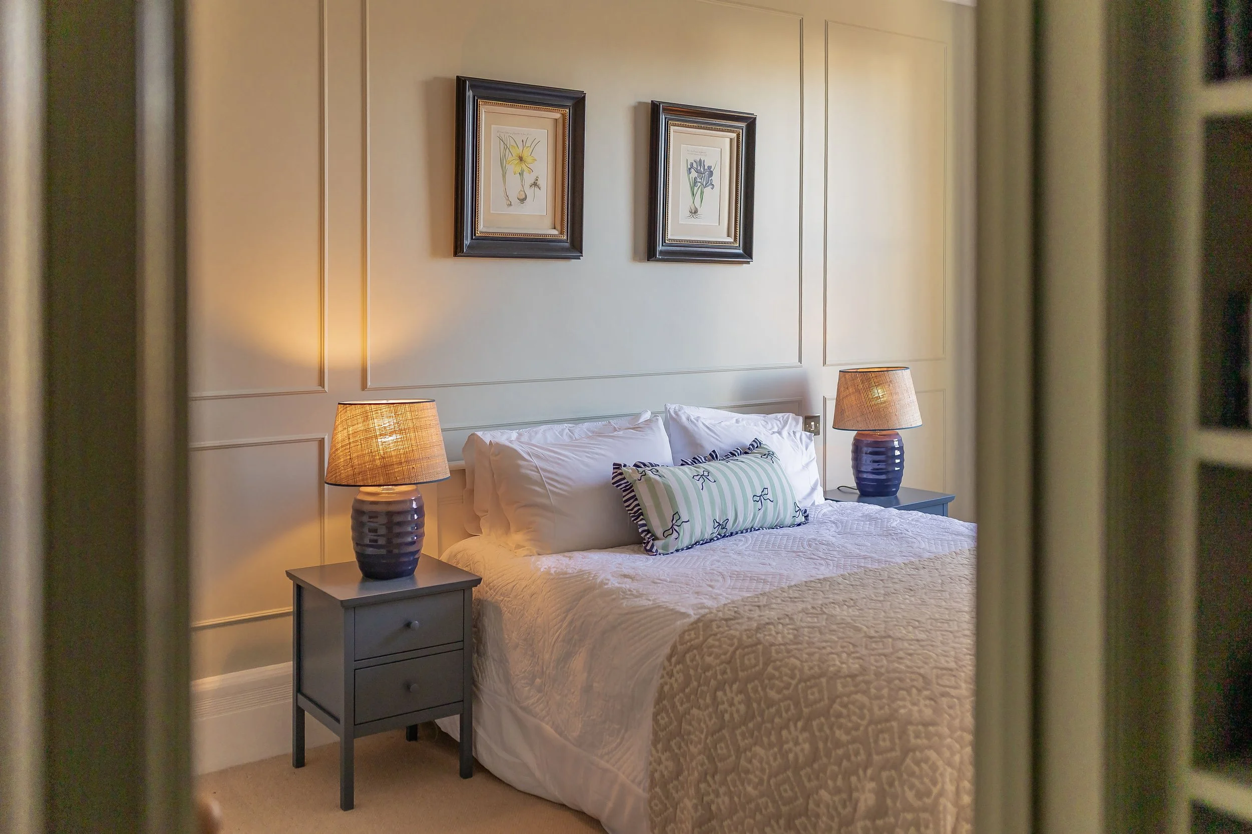 4.Beresford_Butler_Interior_Design_Barnes_SW13_GuestBedroom_paneling.jpg