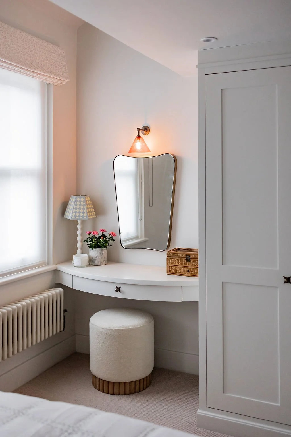 11.Beresford_Butler_Interior_Design_Barnes_SW13_TeenageGirls_DressingTable.jpg