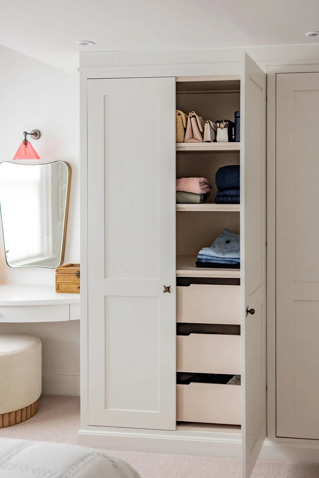 13.Beresford_Butler_Interior_Design_Barnes_SW13_TeenageGirls_DressingTable.jpg