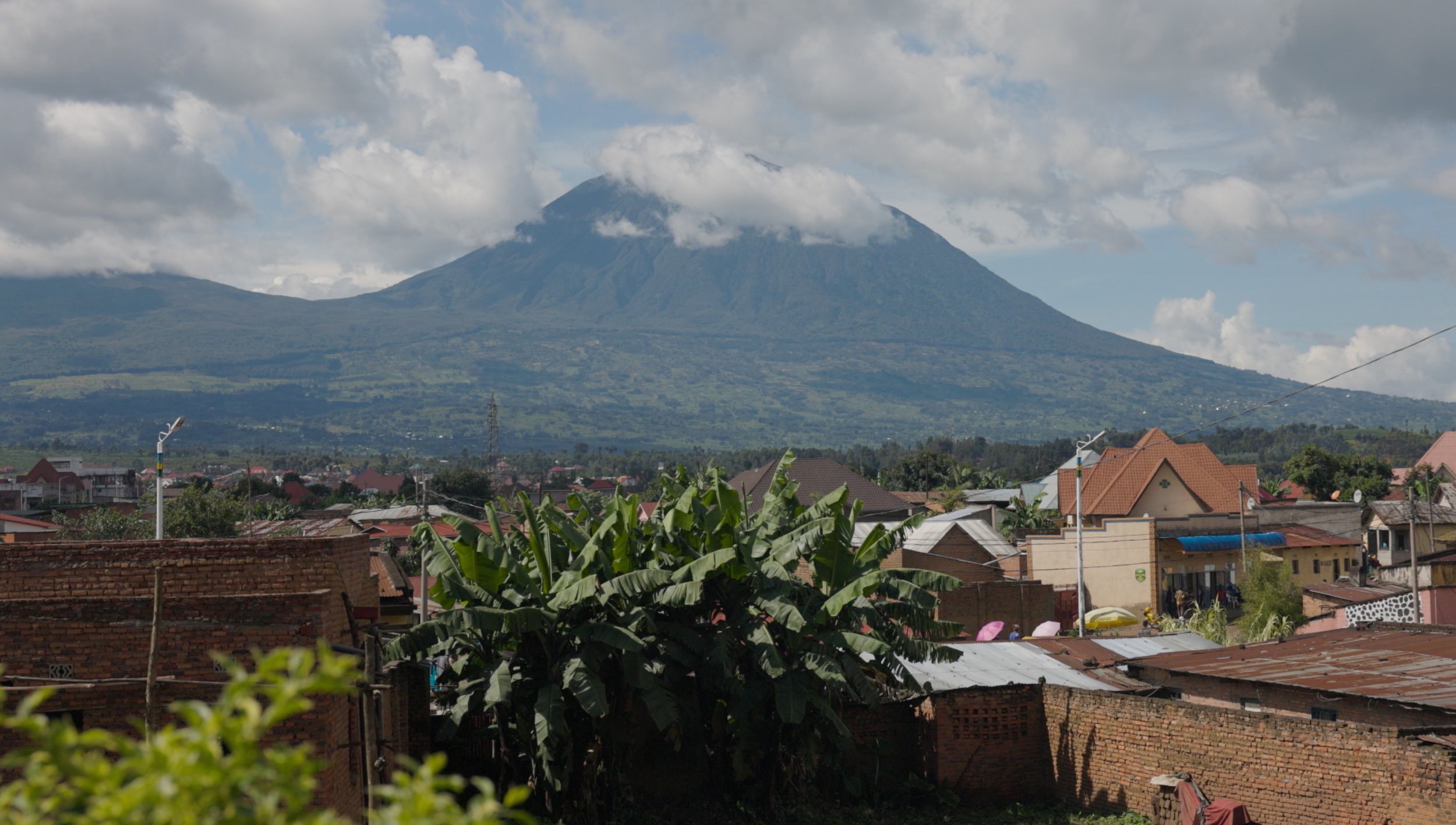 FILMPREMIERE: RWANDA &ndash; 30 &Aring;R ETTER

Er det mulig &aring; tilgi det utilgivelige? Og hva betyr egentlig forsoning etter et folkemord?
I 1994 ble Rwanda &aring;sted for et av nyere tids mest brutale folkemord.

30 &aring;r senere reiste l&a