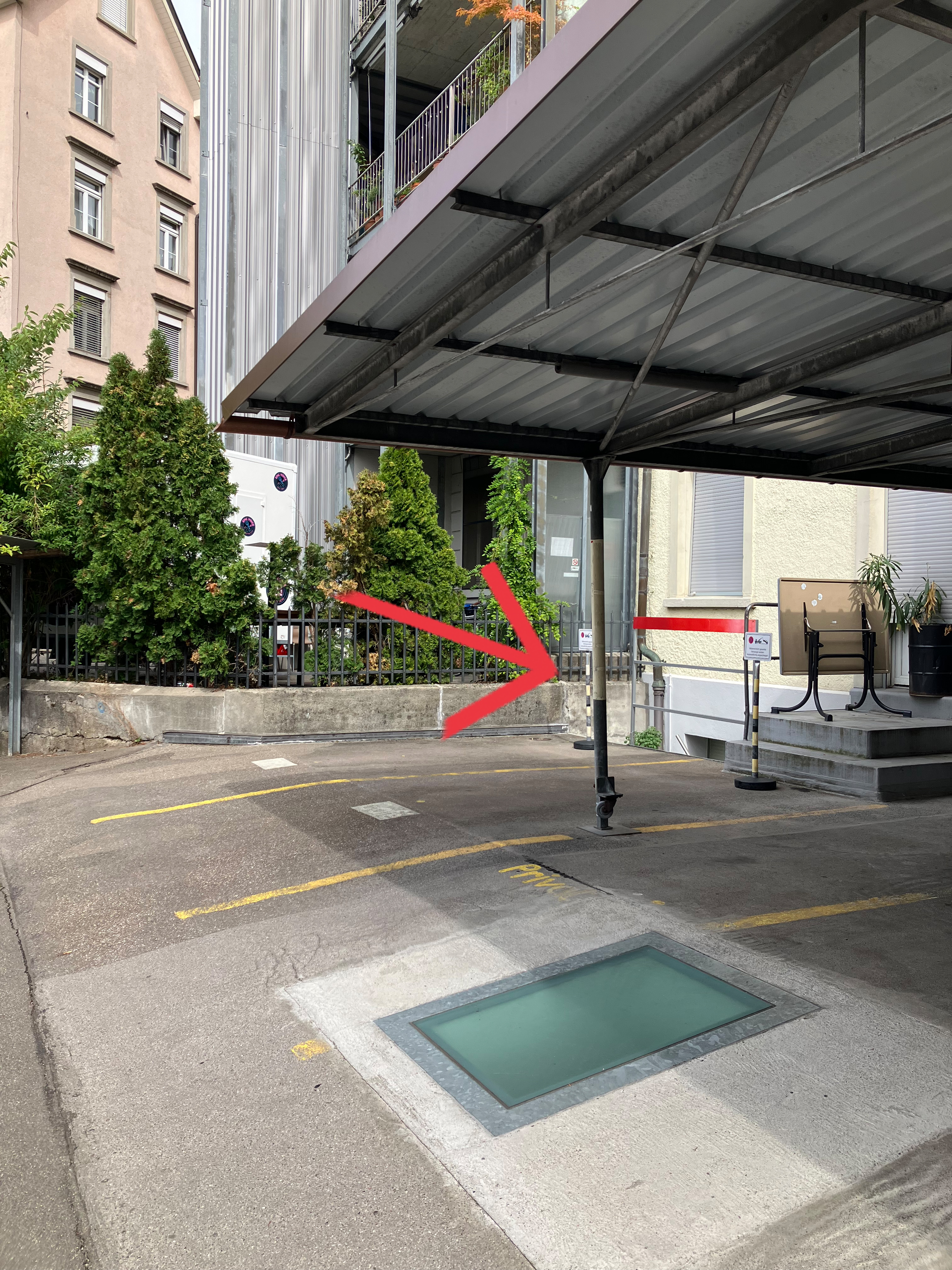 Eingang zum Beratungsraum 3bx an der Schaffhauserstrasse 125 in Zürich