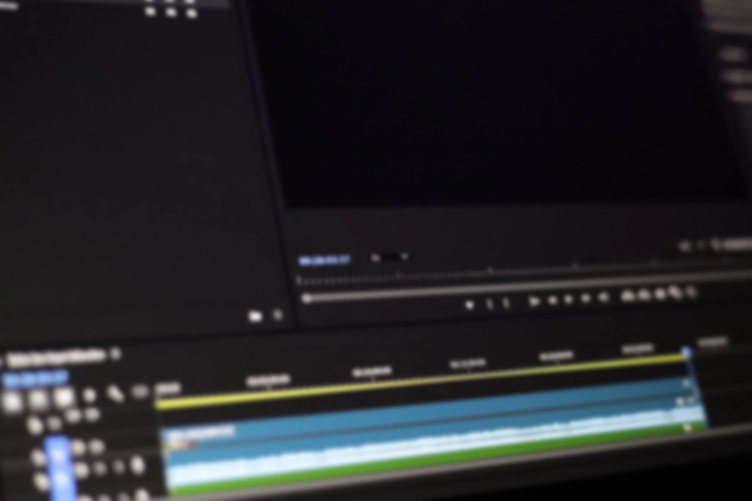 Edición de video con softwares como DaVinci Resolve, Adobe Premiere, Adobe After Effects y Adobe Encoder.