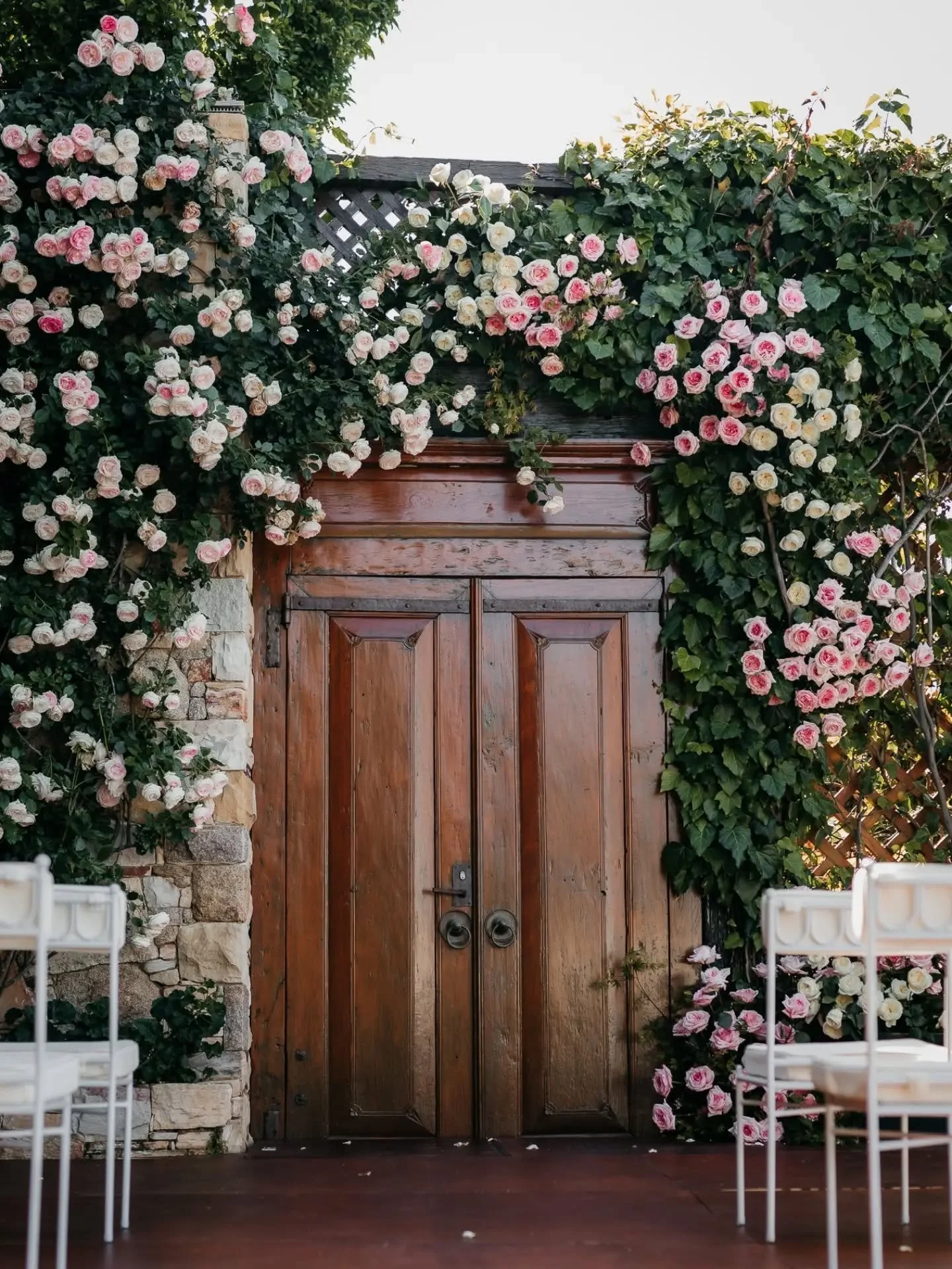 A secret garden, tucked away for Hannah and Jack 🏹

Framed by beautiful timber doors and overflowing with dreamy garden florals, this wedding felt like a little world of its own 🗝️

Soft blooms, winding foliage, garden-inspired movement and all the