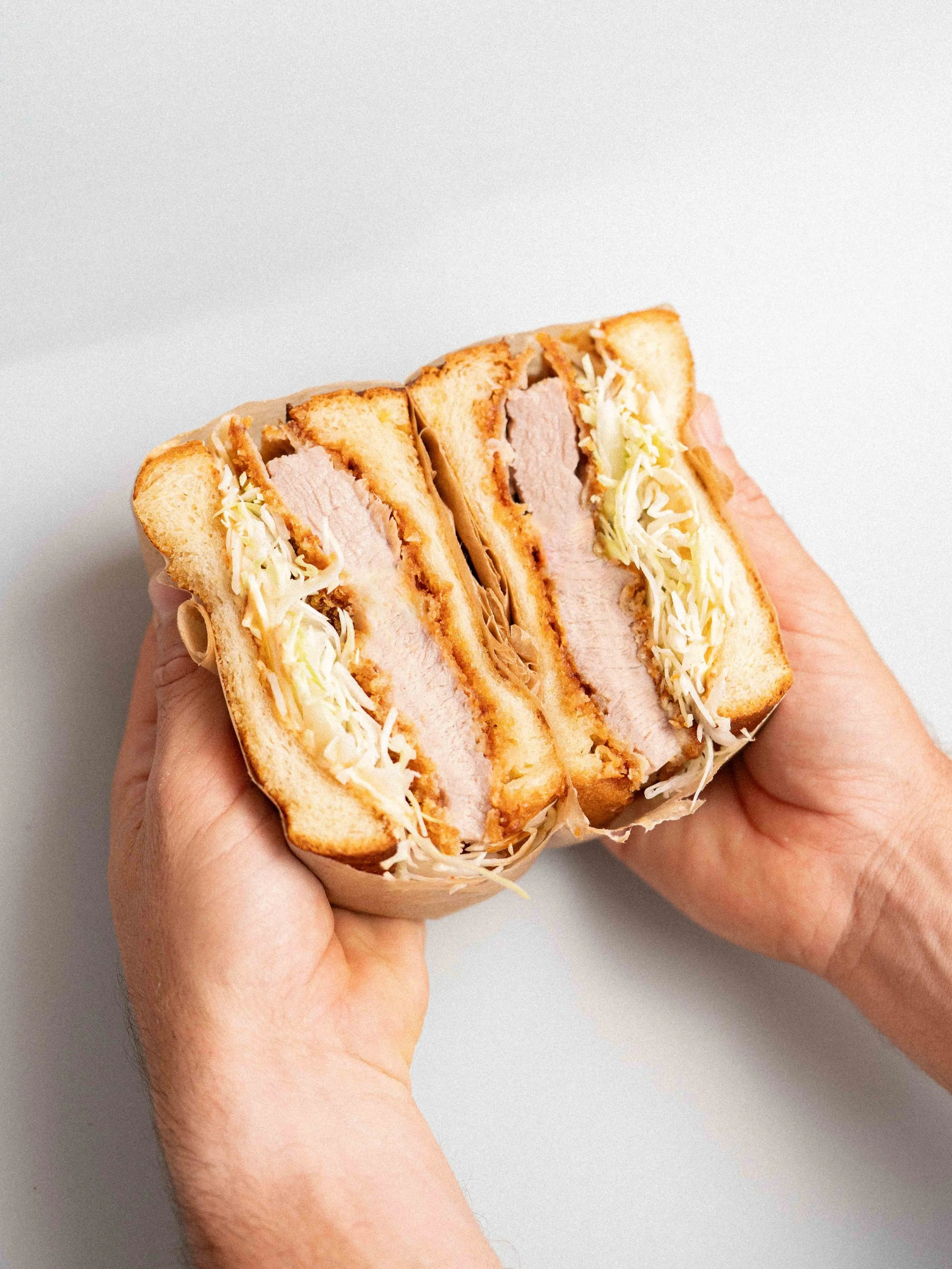 TONKATSU SANDO, com porco, panko, shokupan, molho katsu, couve branca e maionese de kimchi, agora dispon&iacute;vel em Lisboa.
Rua Rodrigo da Fonseca 40B e na @ubereats_pt