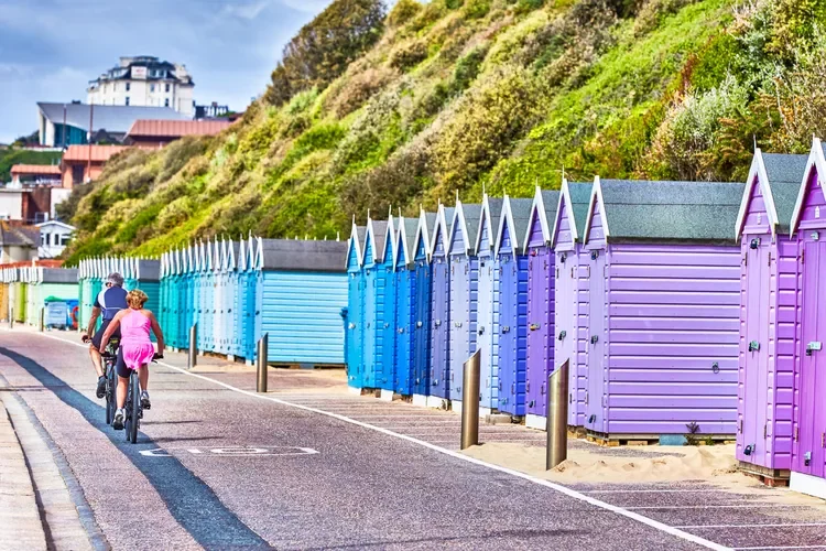 beach-huts-at-bournemouth--dorset-597140165-eca6d751a6b745cd80b9341c80abc9f2.webp