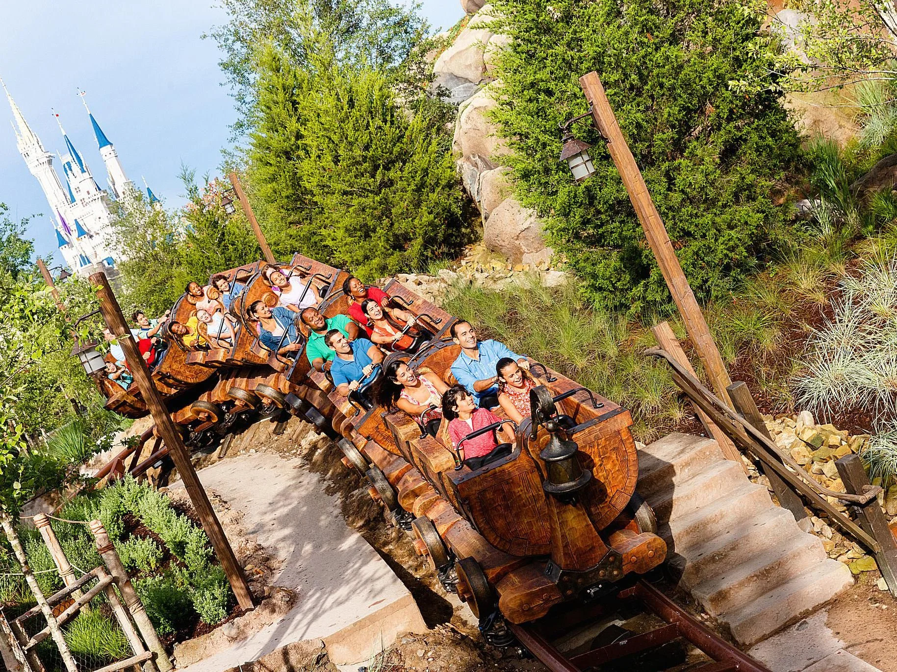 Seven-dwarfs-mine-train-2048x1372-57bb61133df78c87630297ce.jpg