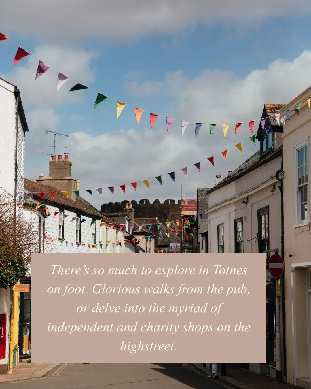 Train Travel Discount
Sustainable travel, sorted.
Did you know that if you travel to us by train, we&rsquo;ll knock 10% off your first night&rsquo;s stay?
The pub is just a short hop up the hill from Totnes train station and when you arrive you&rsquo
