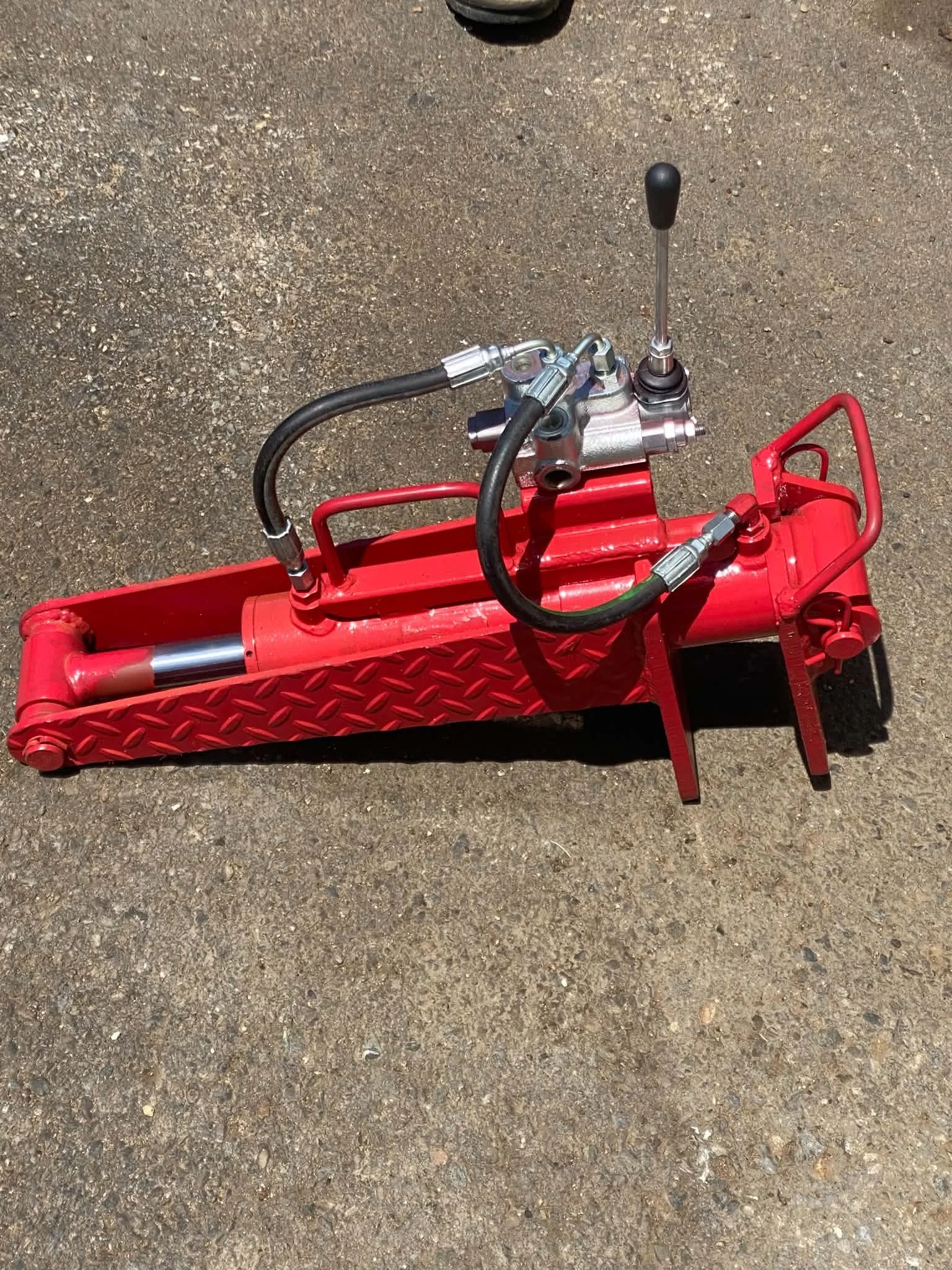 Custom hydraulic spreader