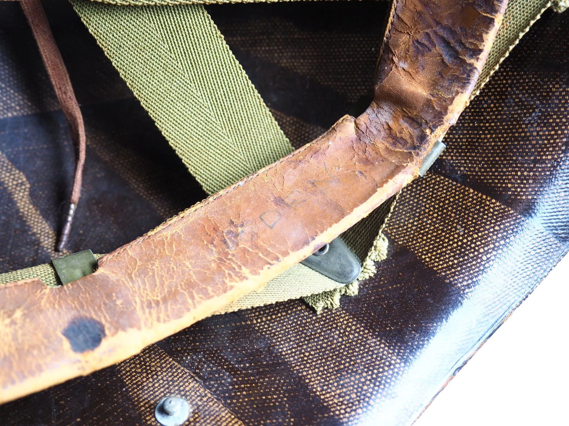 Faintly visible, "THODEN" can be seen written inside the liner.