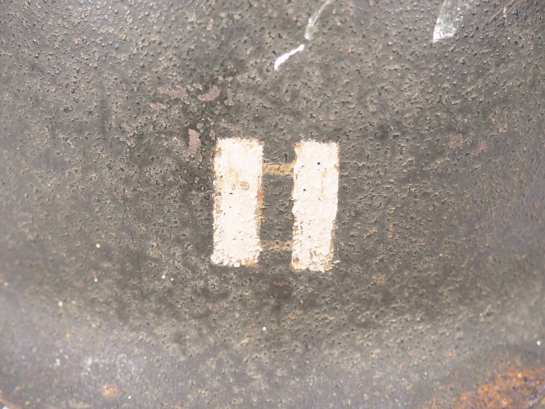 It appears the insignia painted on Captain Craig's helmet was first done with a yellow or Orange, as can be seen in this photo and the next.