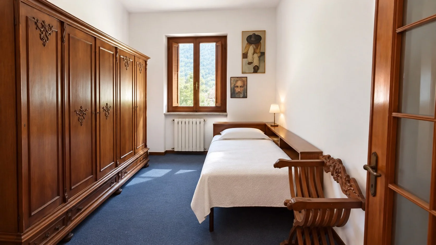 small bedroom.jpg