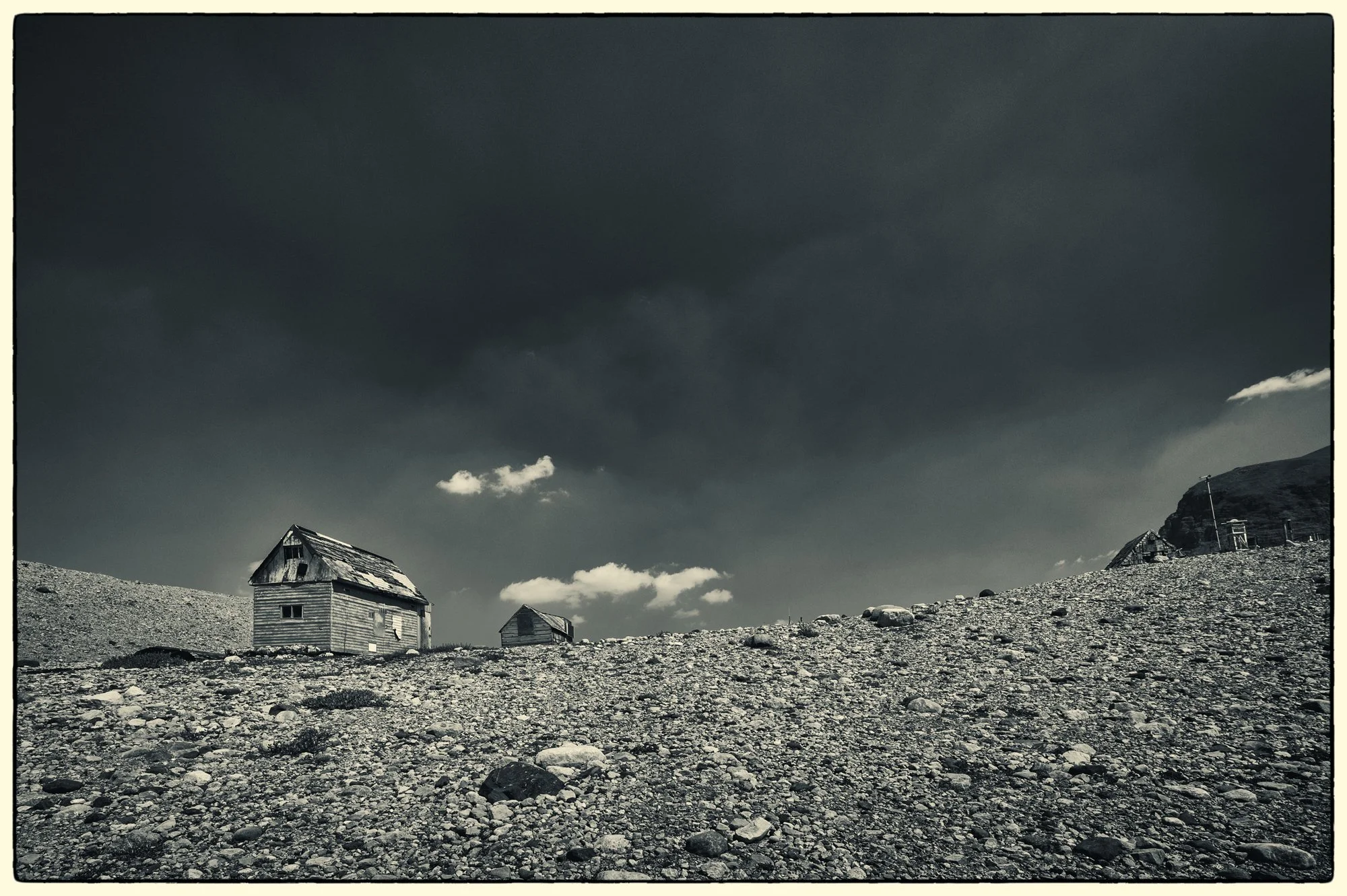 The alpine hut at Peyto glacier is not operational. The hut is small and is falling apart.