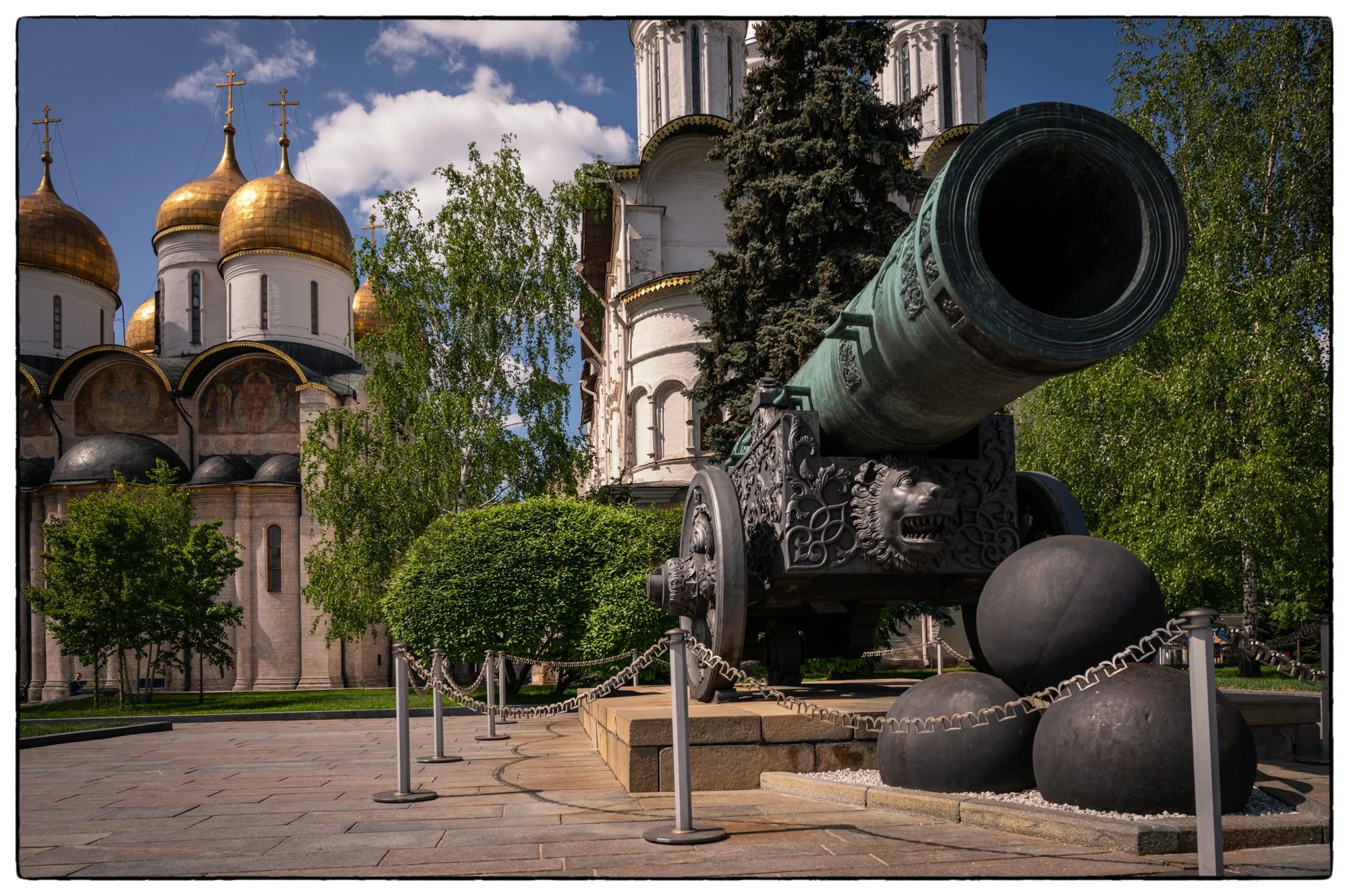 On the Moscow Kremlin grounds. The Tsar Cannon