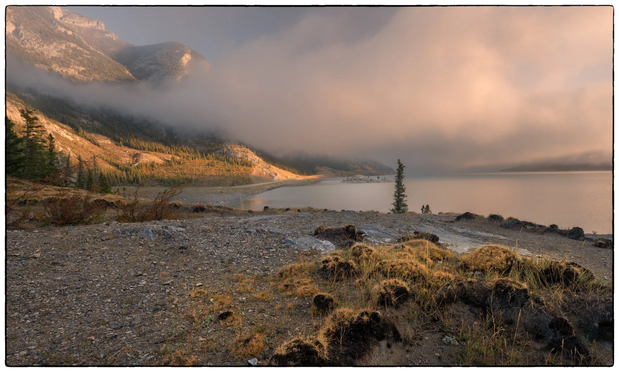 Abraham Lake. Sunrise.