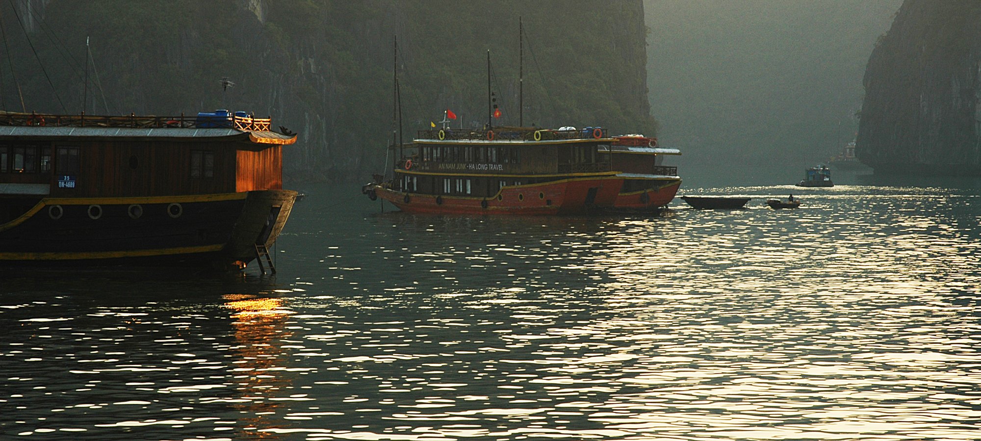 2008_halongbay_12.jpg