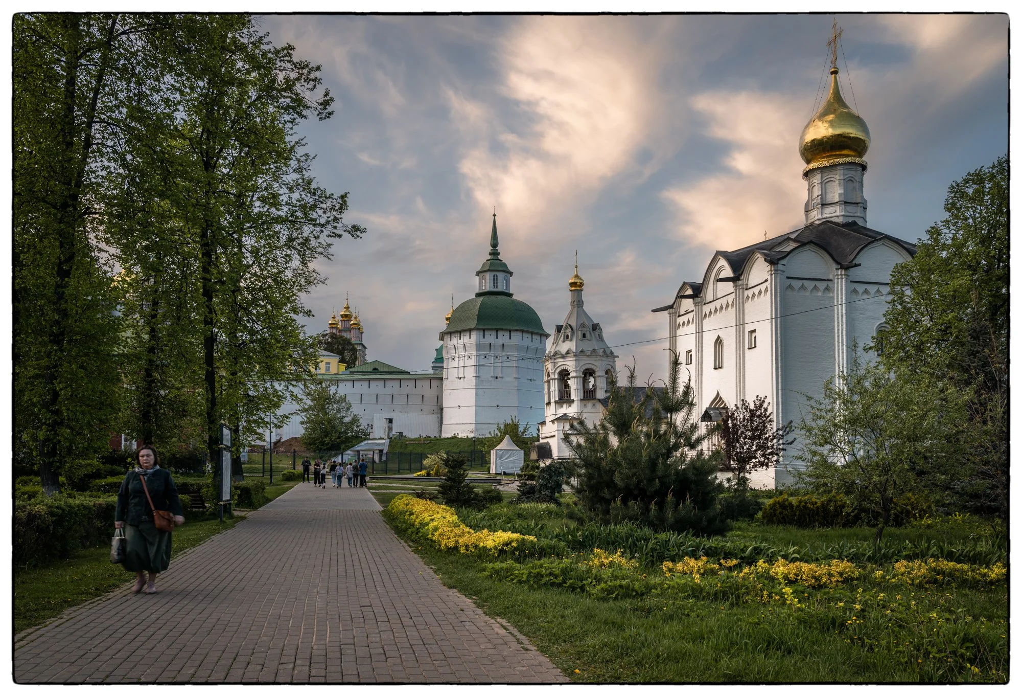 Sergiyev Posad Monastery walk along the walls.
