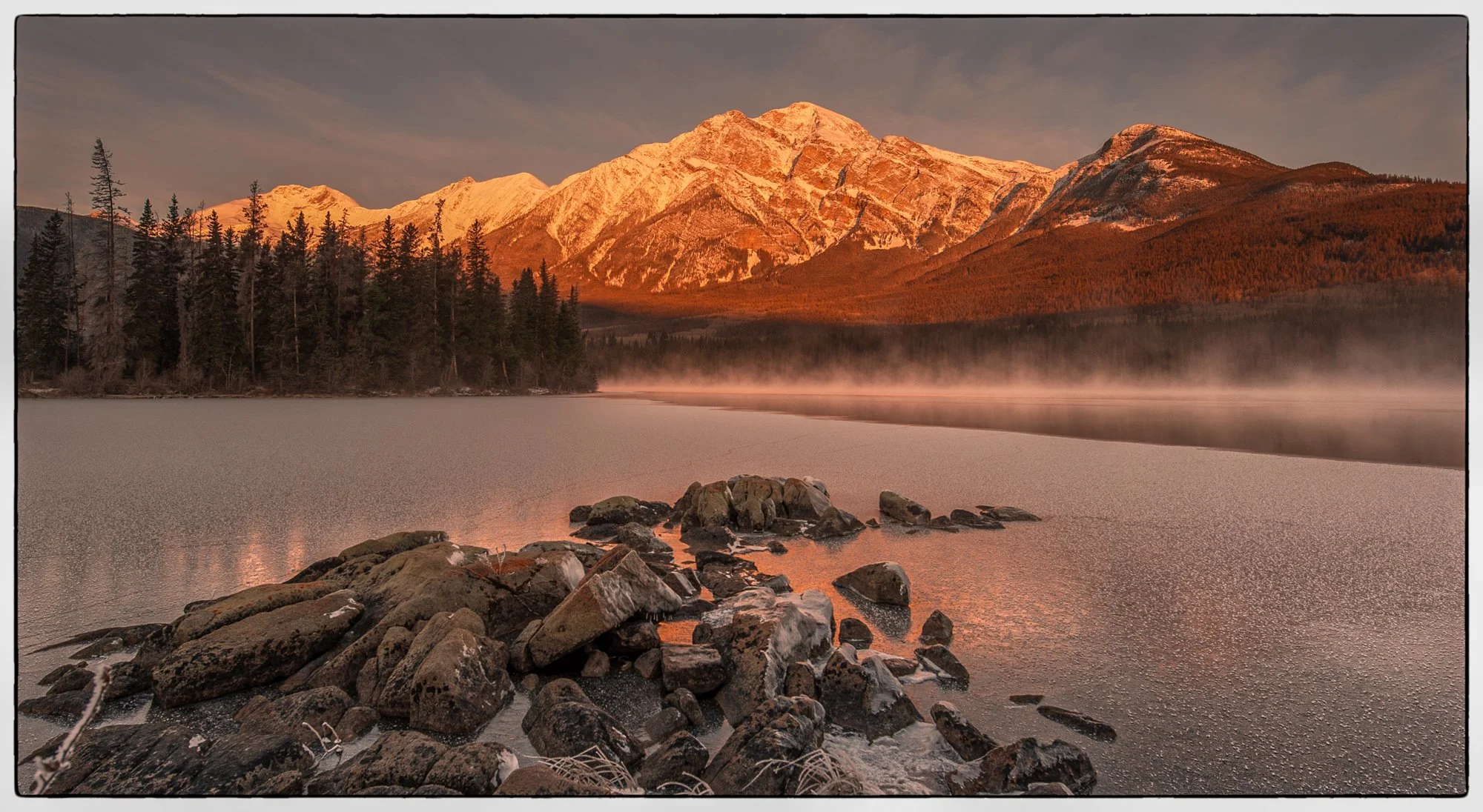 Pyramid Lake. Sunrise.