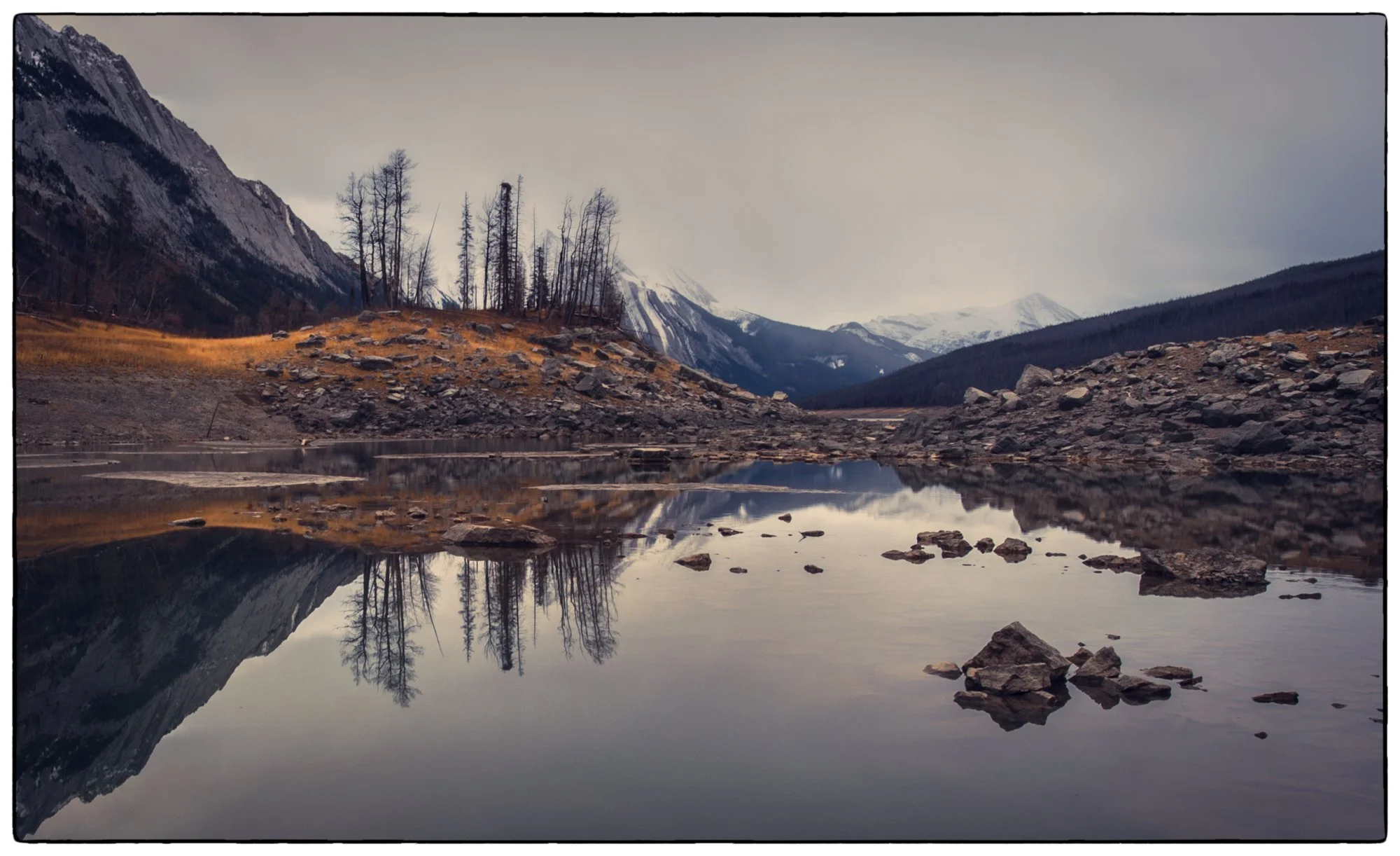 Medicine lake in October, early in the morning.