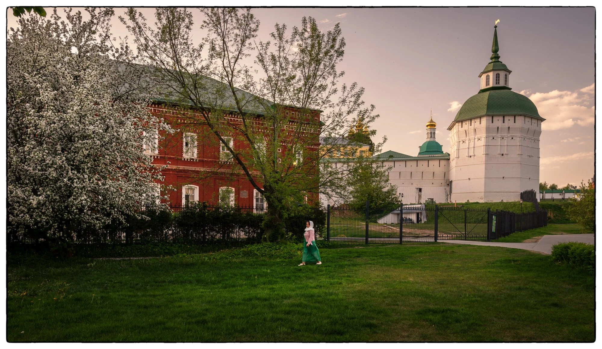 Sergiyev Posad Monastery walk along the walls.