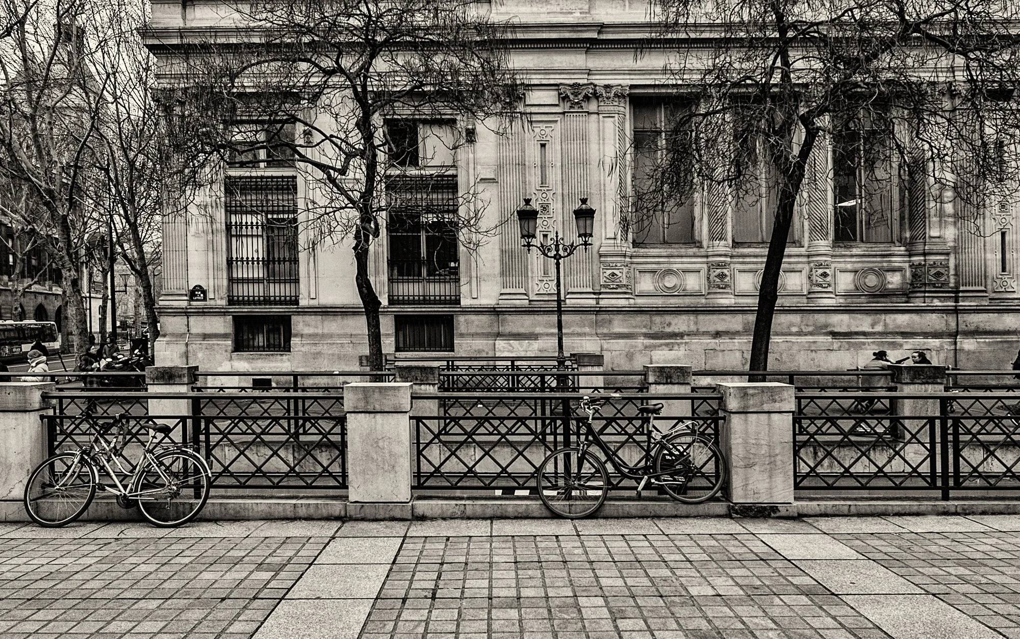 Walking the streets of Paris, Ile de la Cite'.