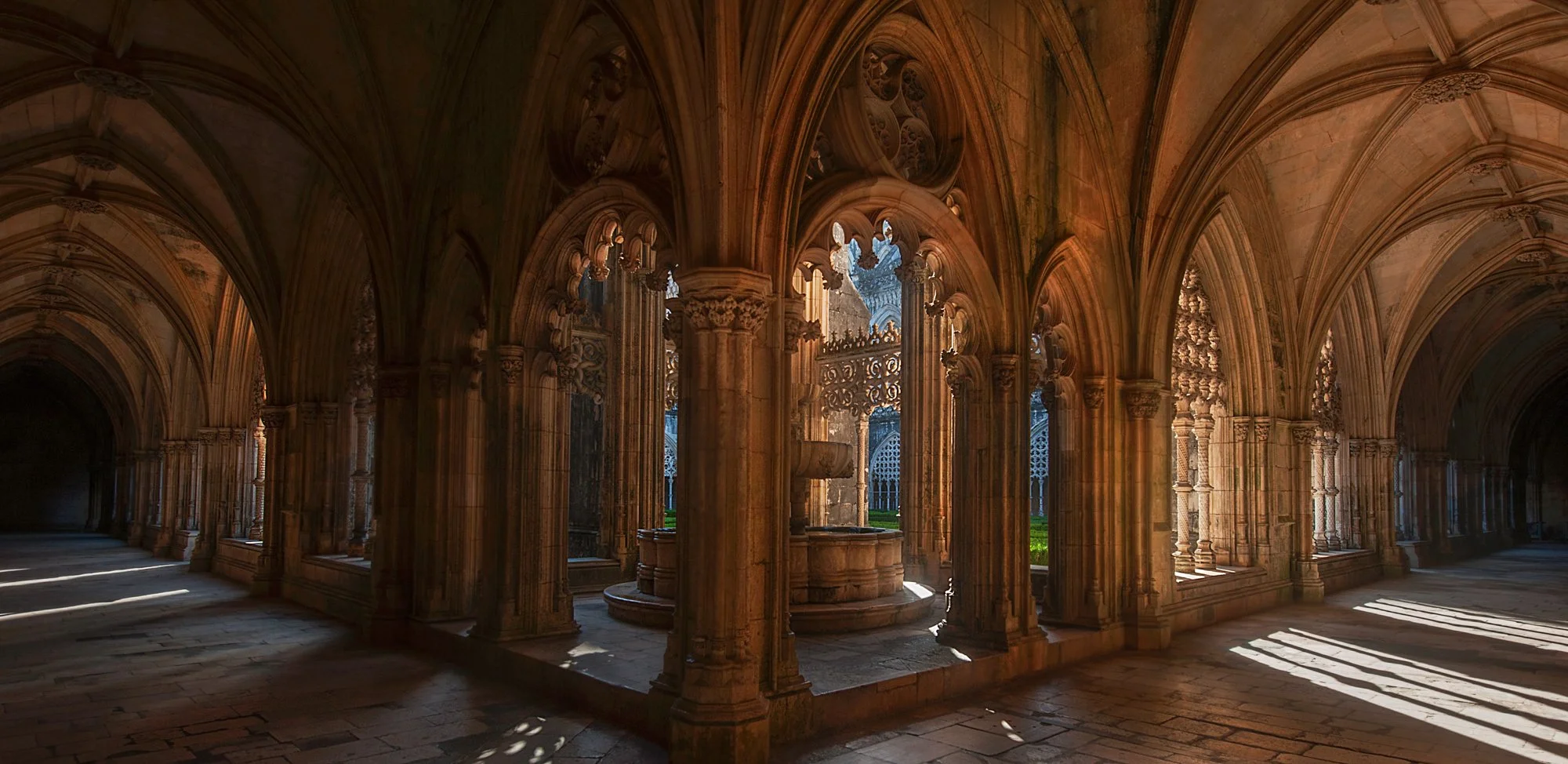 The magnificent Manueline architecture.