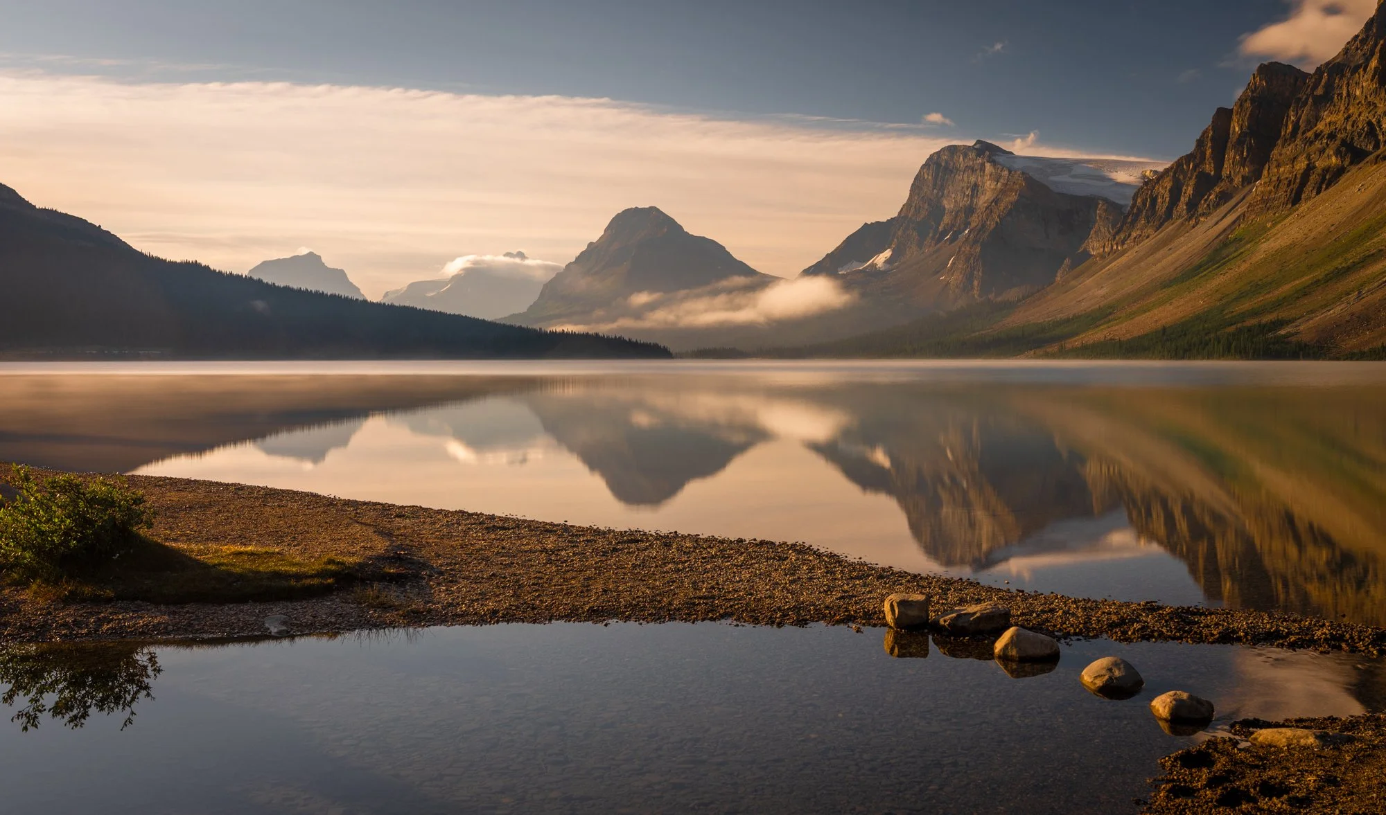  Bow Lake at sun rise. 