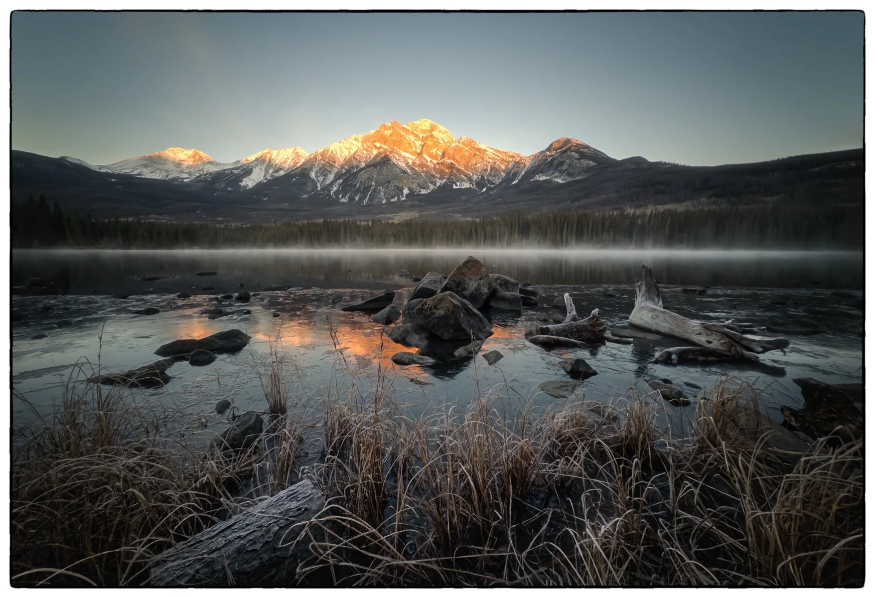  Pyramid lake