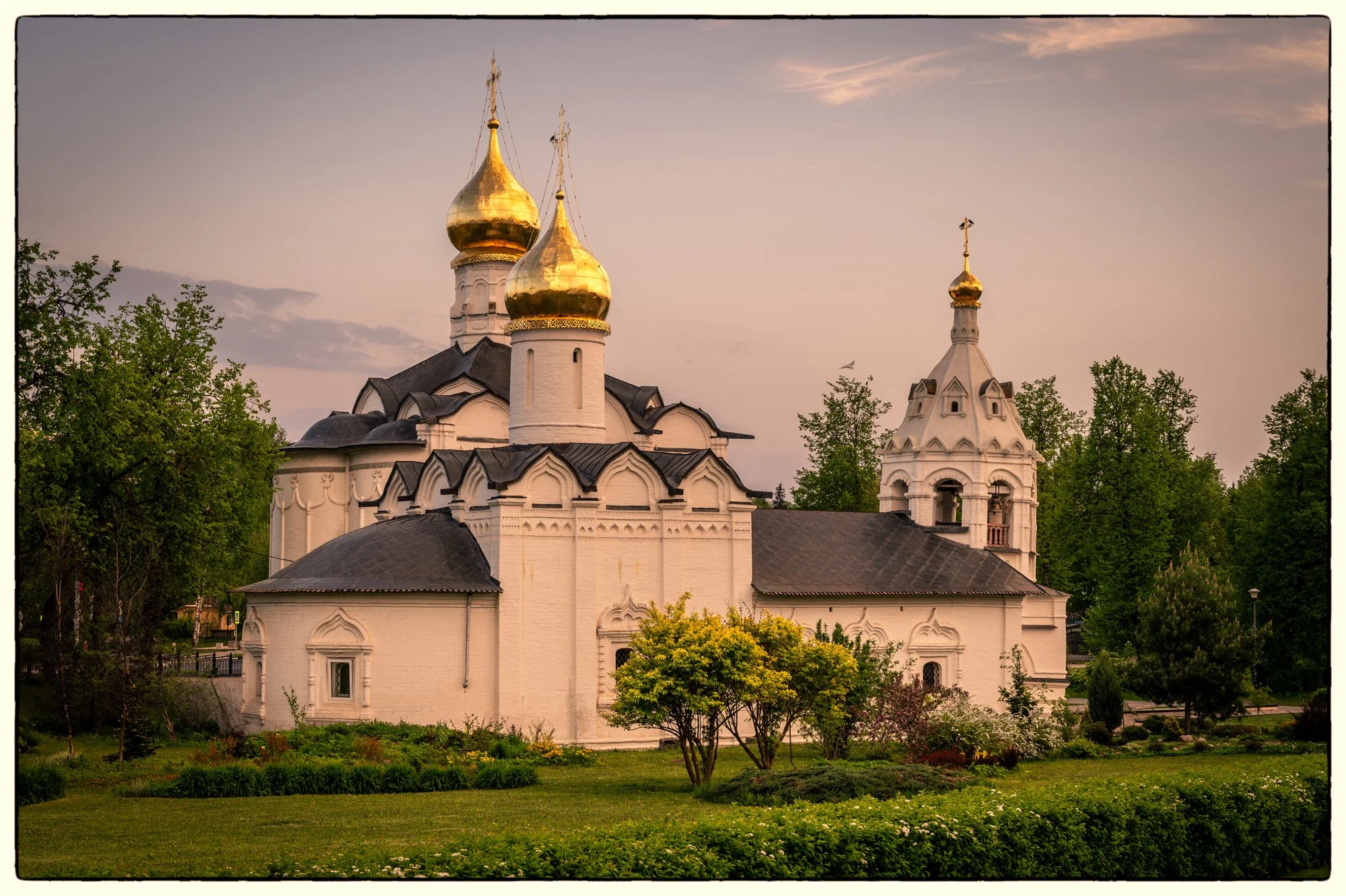 Sergiyev Posad Monastery walk along the walls.