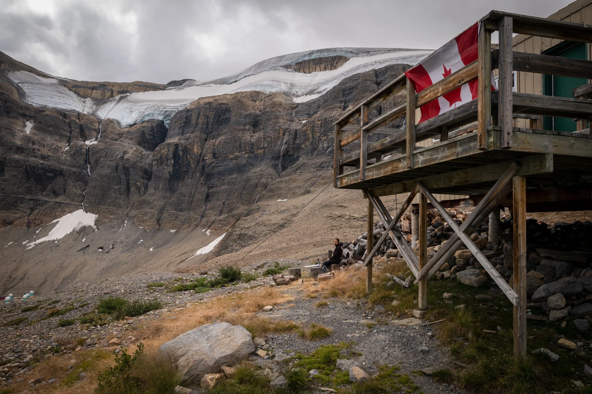  Having a lunch by the Bow Lake Alpine Hut. 