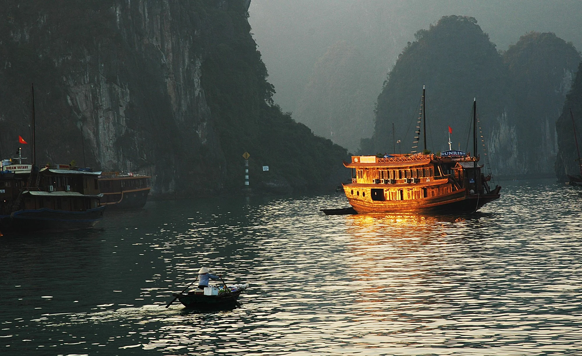 2008_halongbay_11.jpg