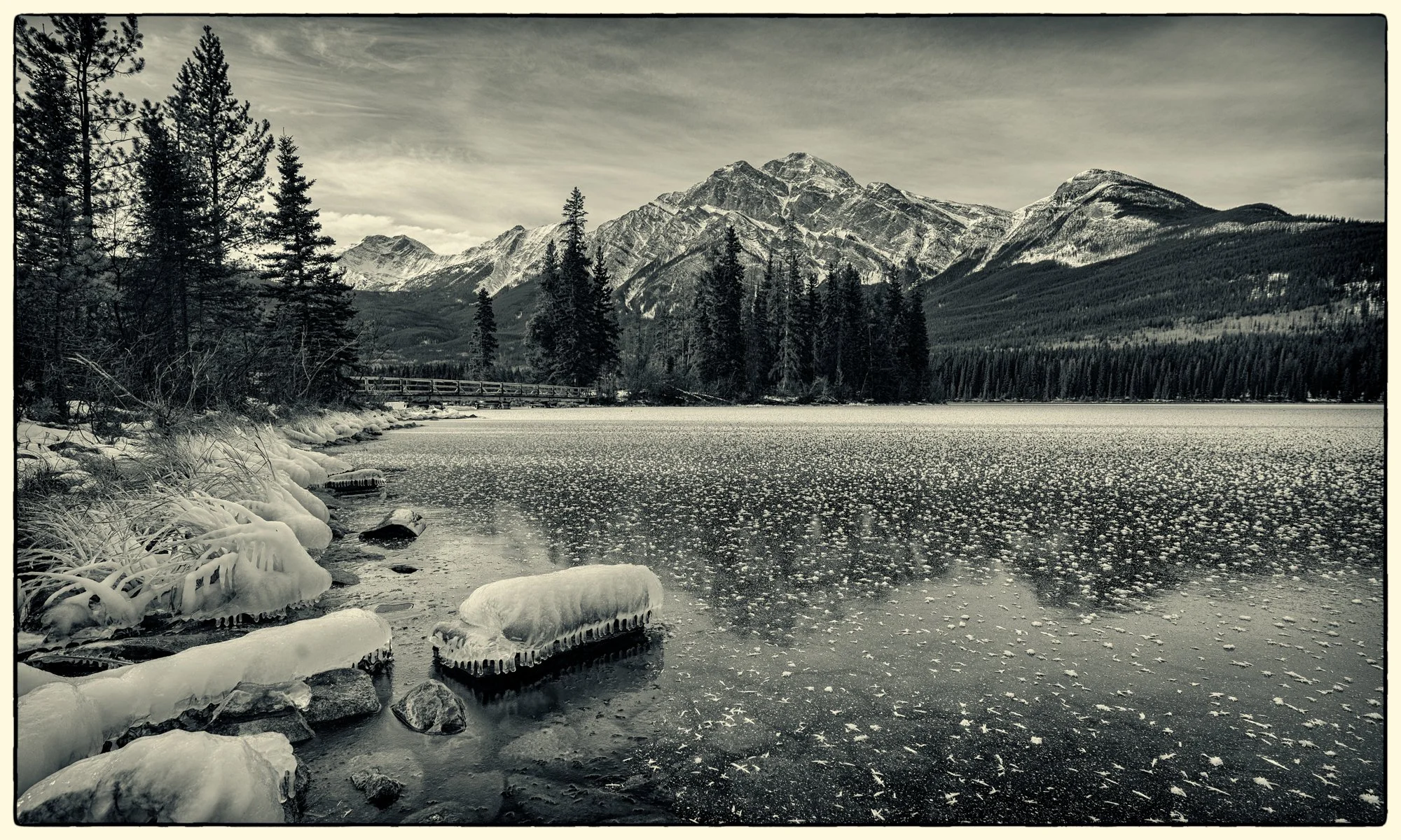  Pyramid Lake.