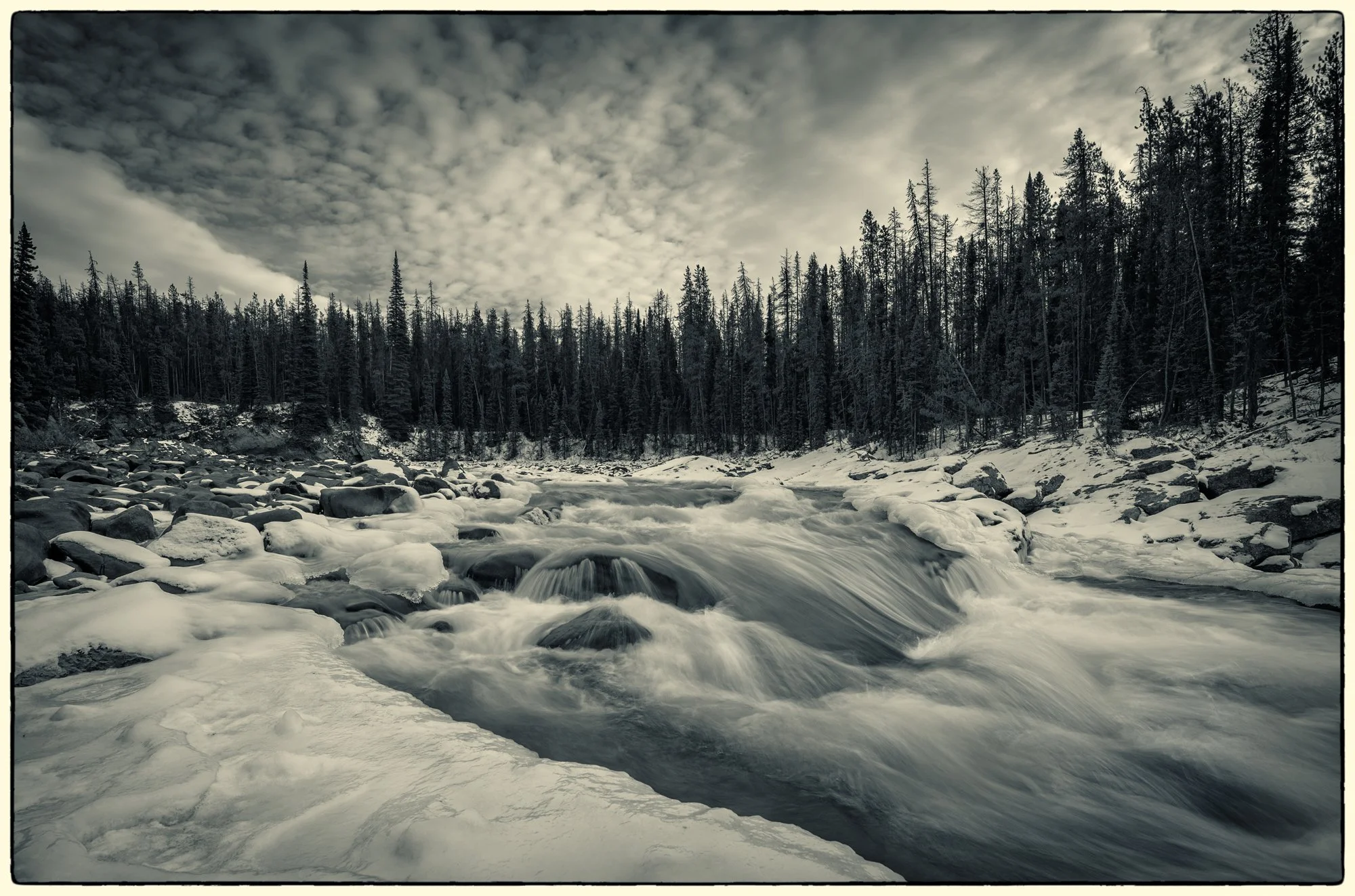 Sunwapta Falls. A two kilometers hike to the lower falls.