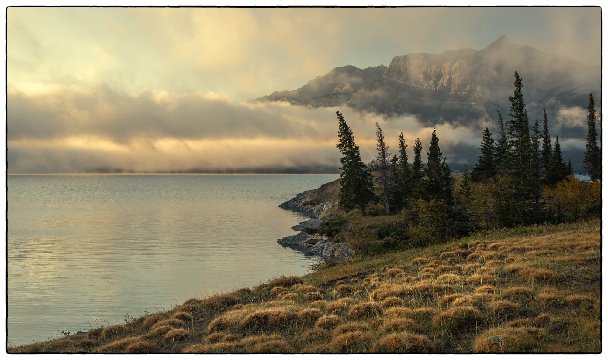 Abraham Lake. Sunrise.