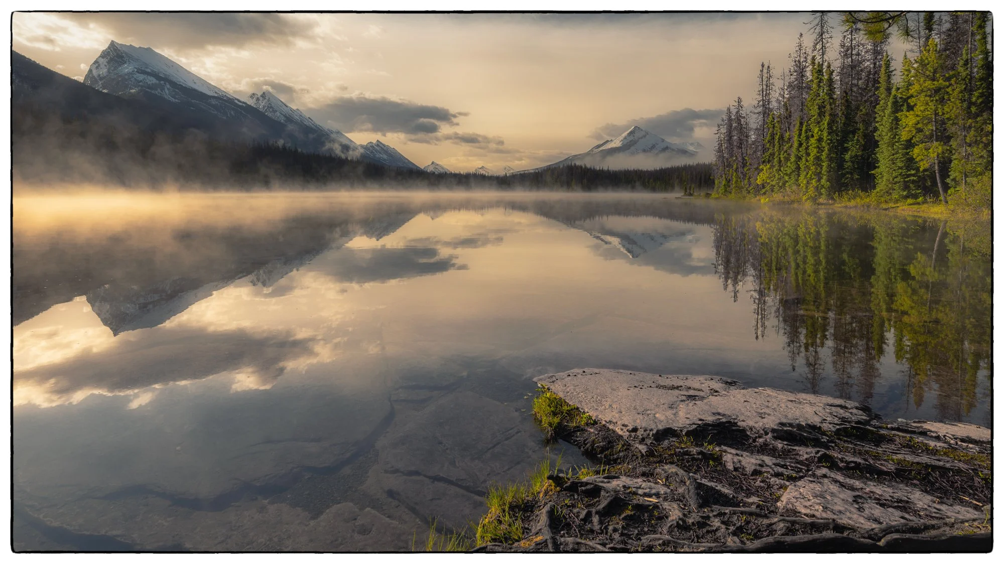  Honeymoon Lake at sunrise. 