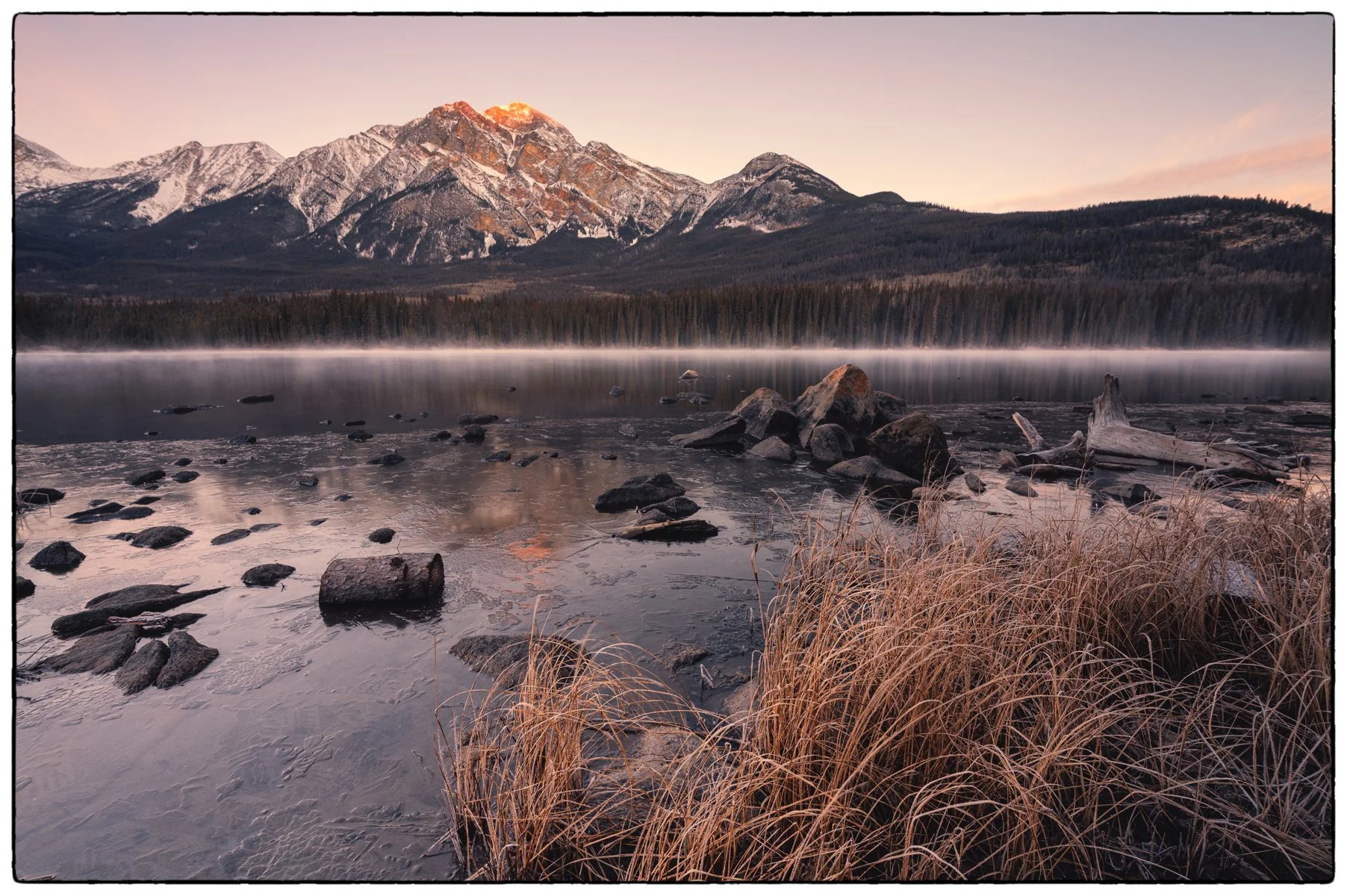  Pyramid lake