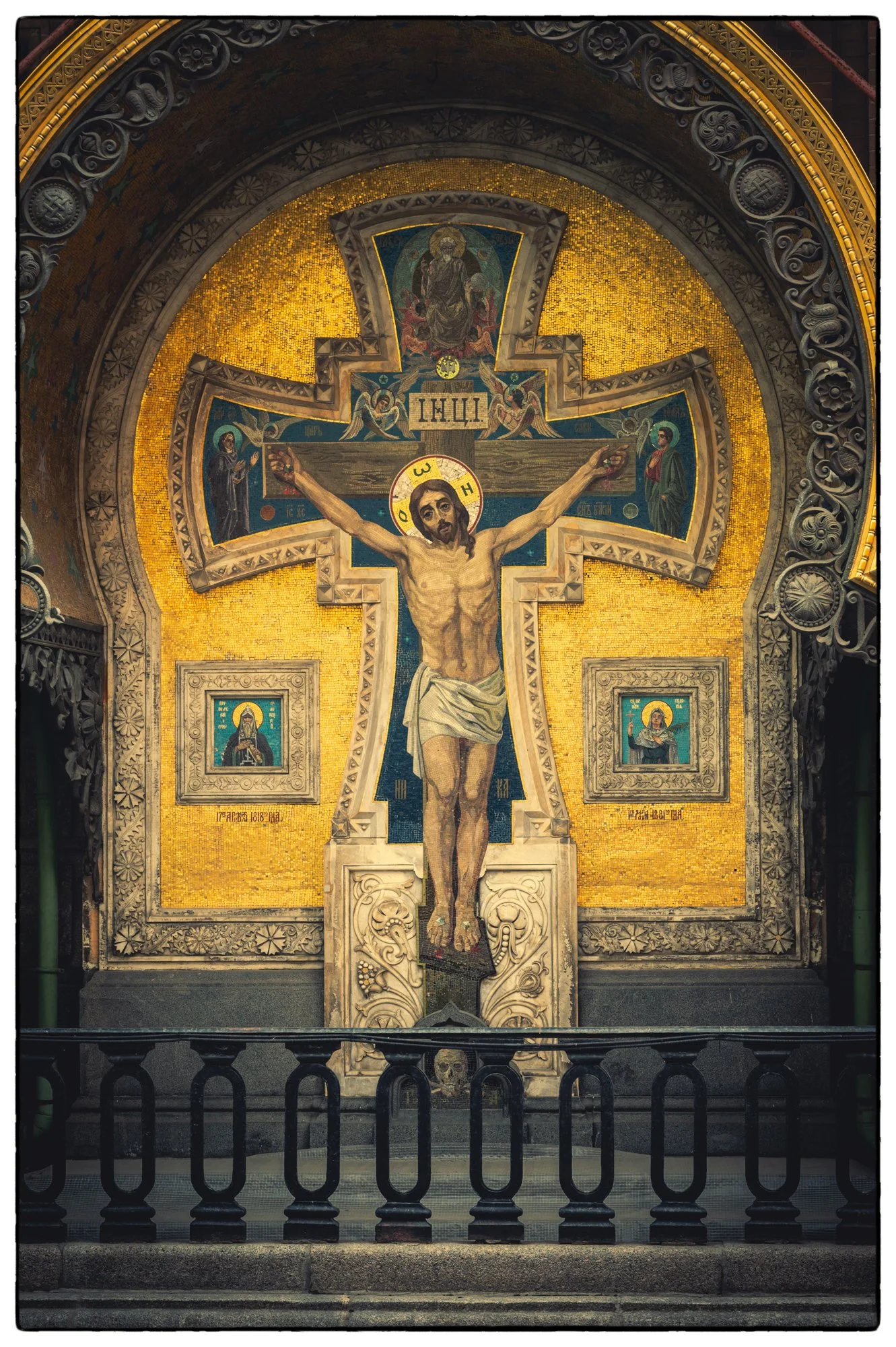 Very interesting history of this church, why it was built, how it was built and how  it survived the Soviet time and being restored now. Amazing religious art and architecture! 