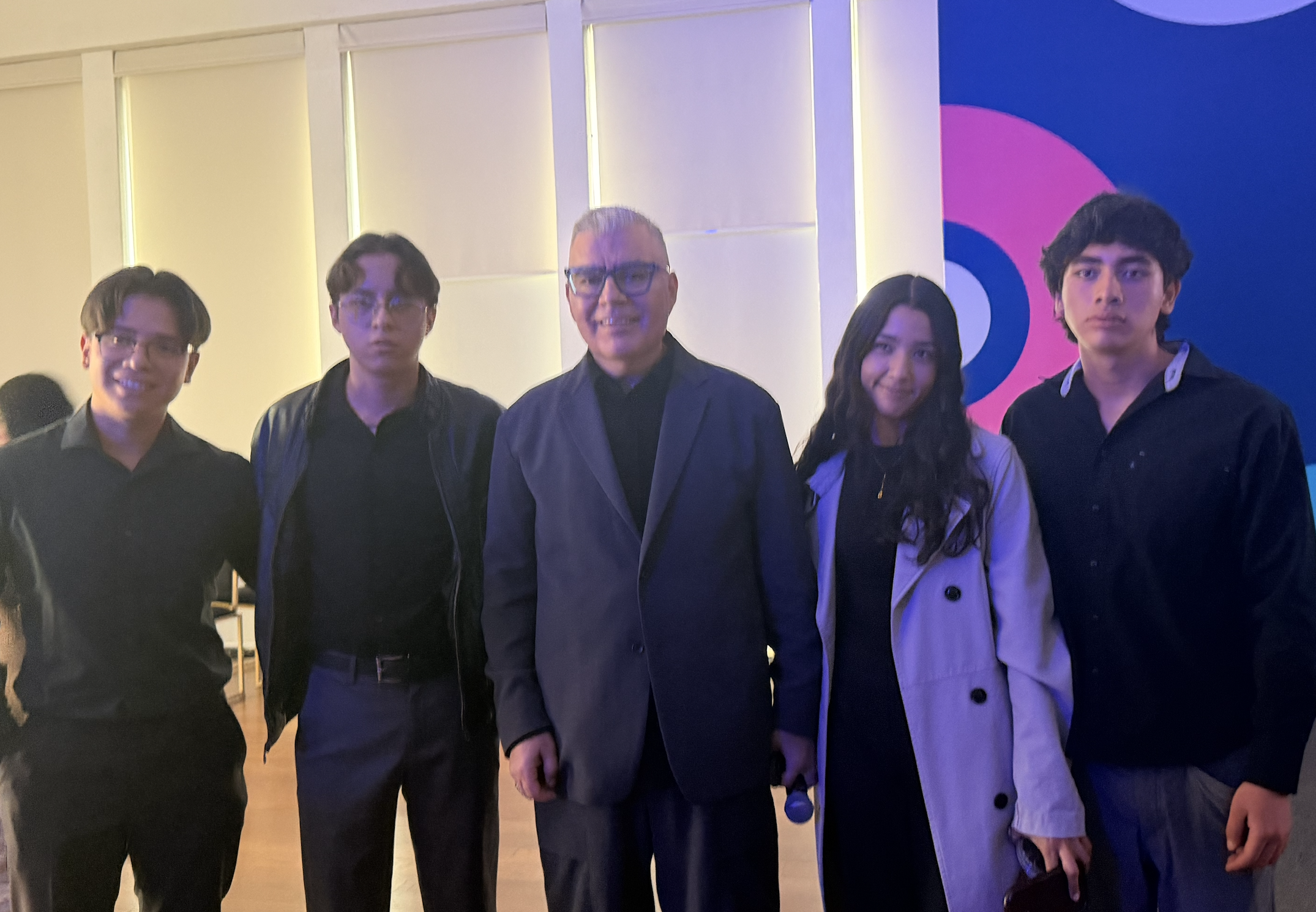 EXPANDING ACCESS TO THE TECHNOLOGIES OF THE FUTURE

As CEO of Oakwise and representative of the Krach Institute for Tech Diplomacy, Alessio Hagen helped bring to Querétaro an initiative that will give 60,000 young people free access to global trainin