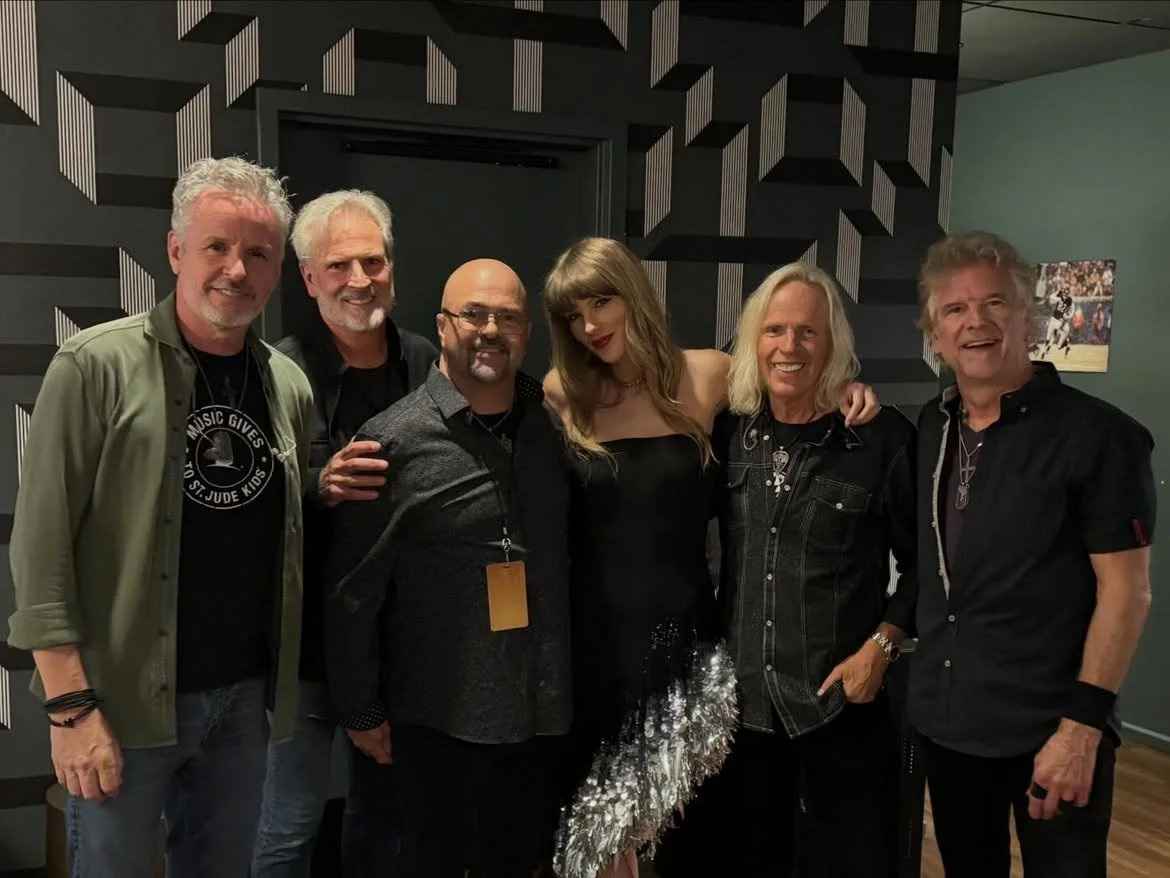 Sixwire with Taylor Swift.jpg