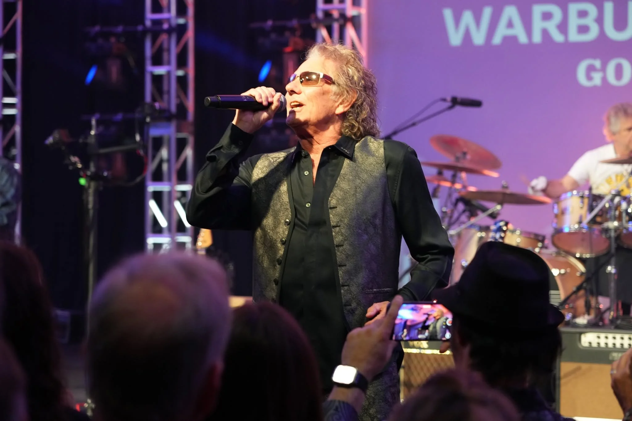 Warburton 2026 - Mickey Thomas with Sixwire.jpg
