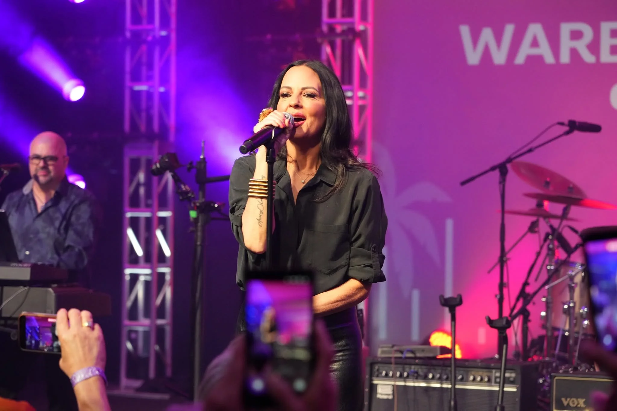 Warburton 2026 - Sara Evans with Sixwire.jpg